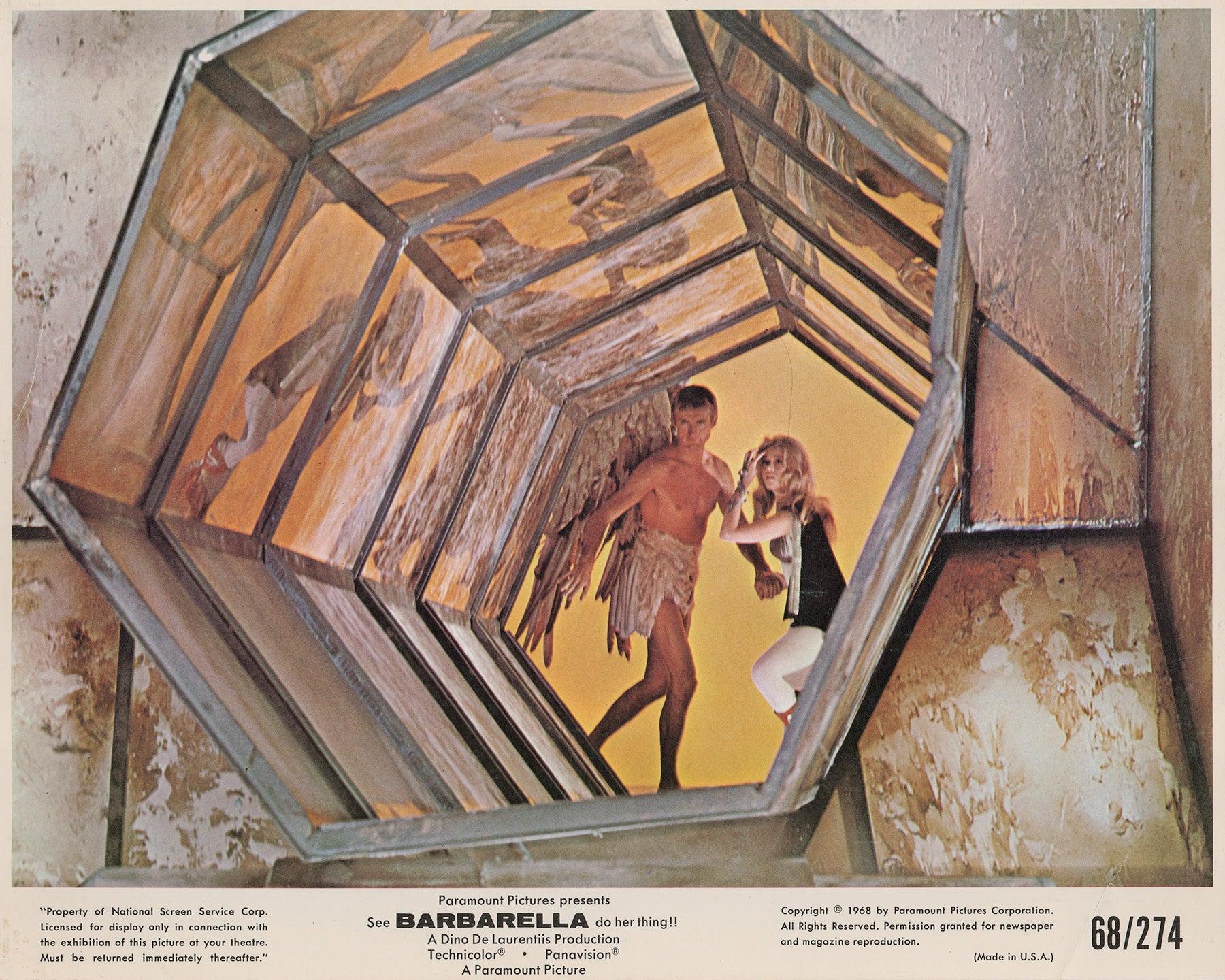 Barbarella 1968 Lobby Card - Gerahmt (Papier) im Angebot
