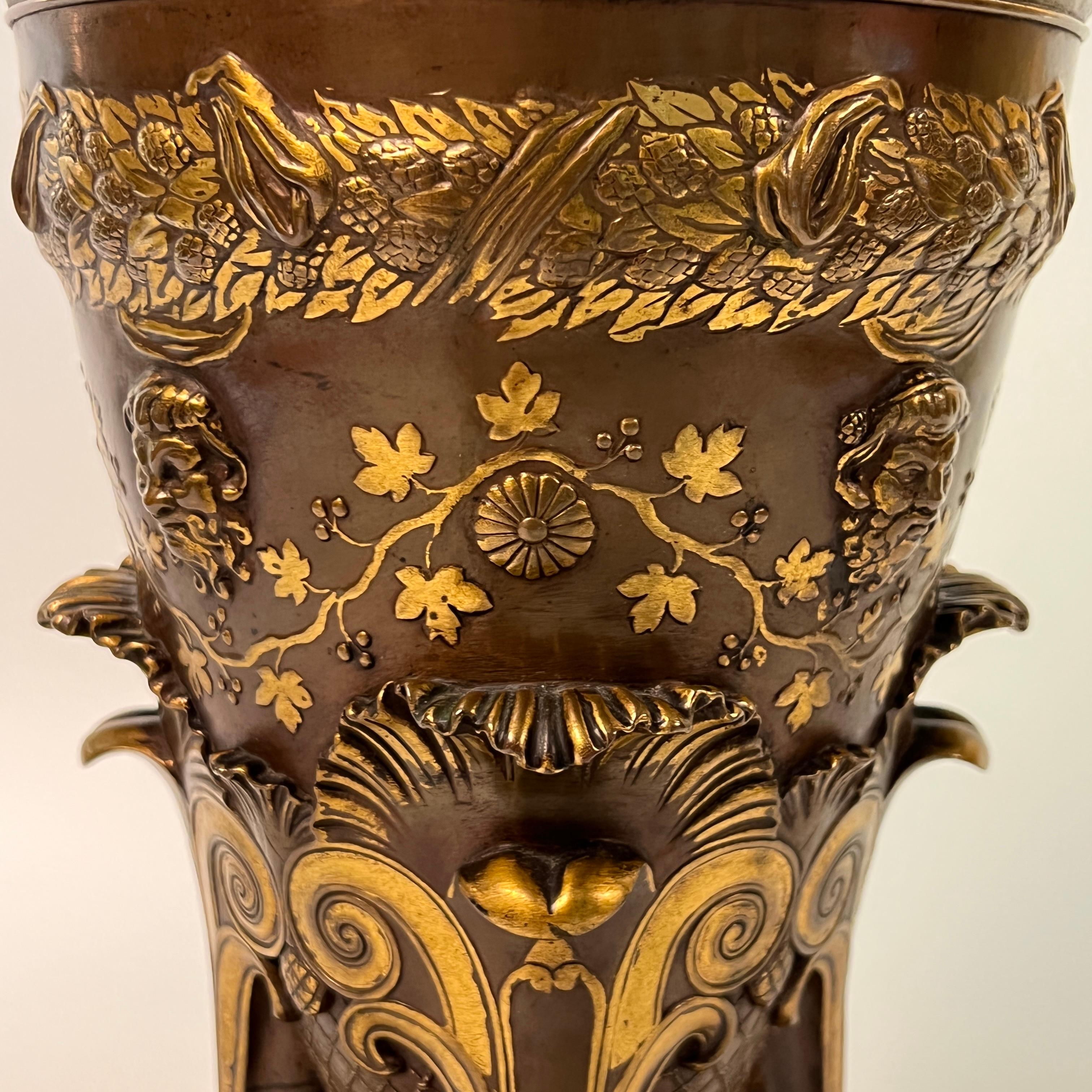 Vase en bronze néoclassique de Bacchanale de Barbedienne monté en lampe en vente 2