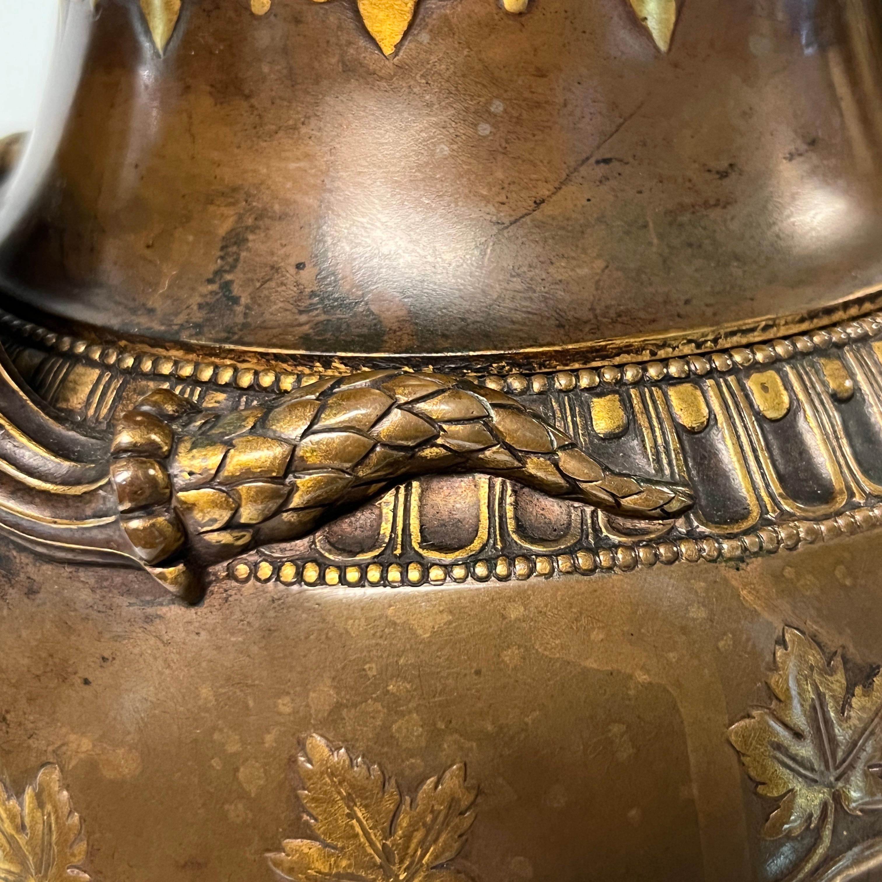 Vase en bronze néoclassique de Bacchanale de Barbedienne monté en lampe en vente 4