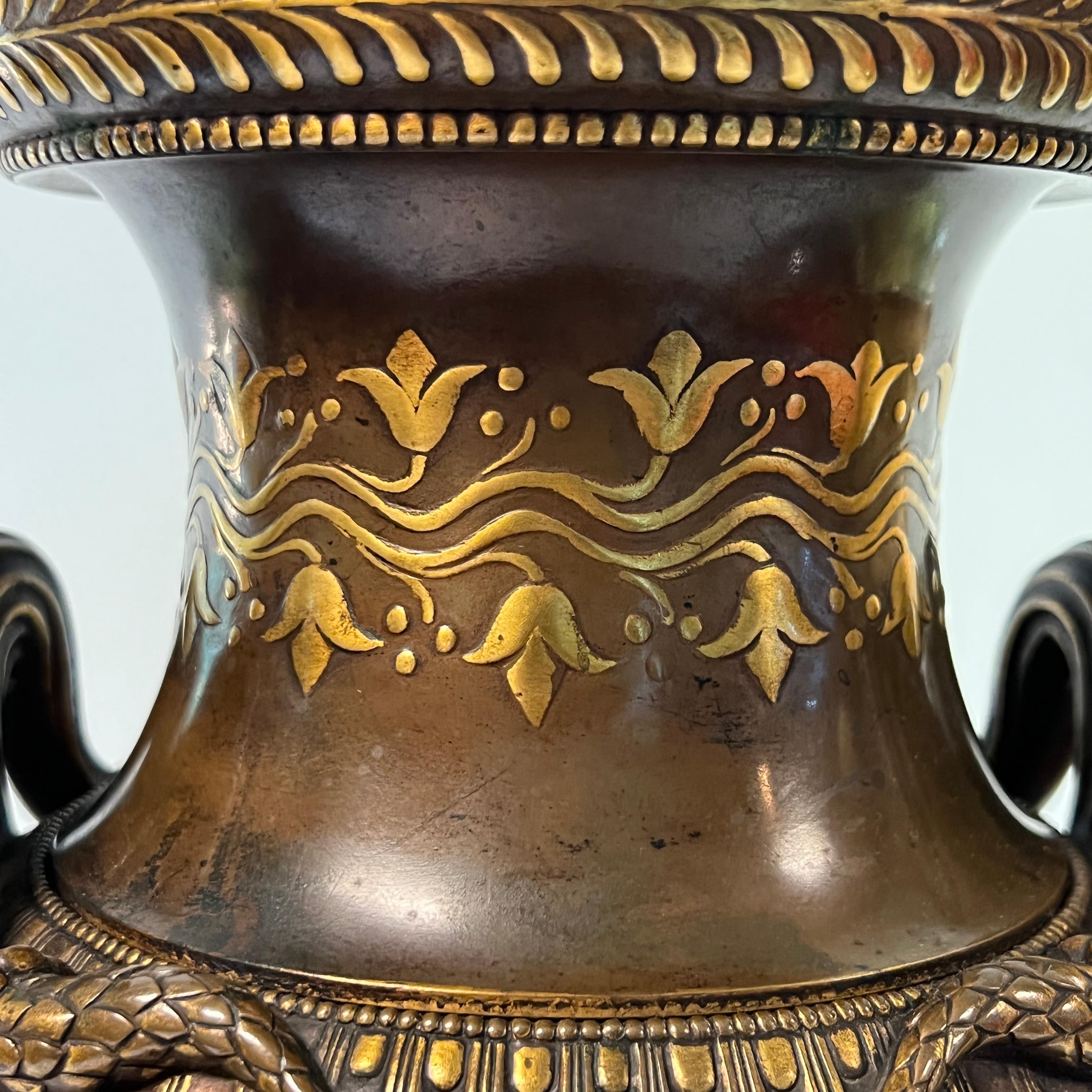 Vase en bronze néoclassique de Bacchanale de Barbedienne monté en lampe en vente 5