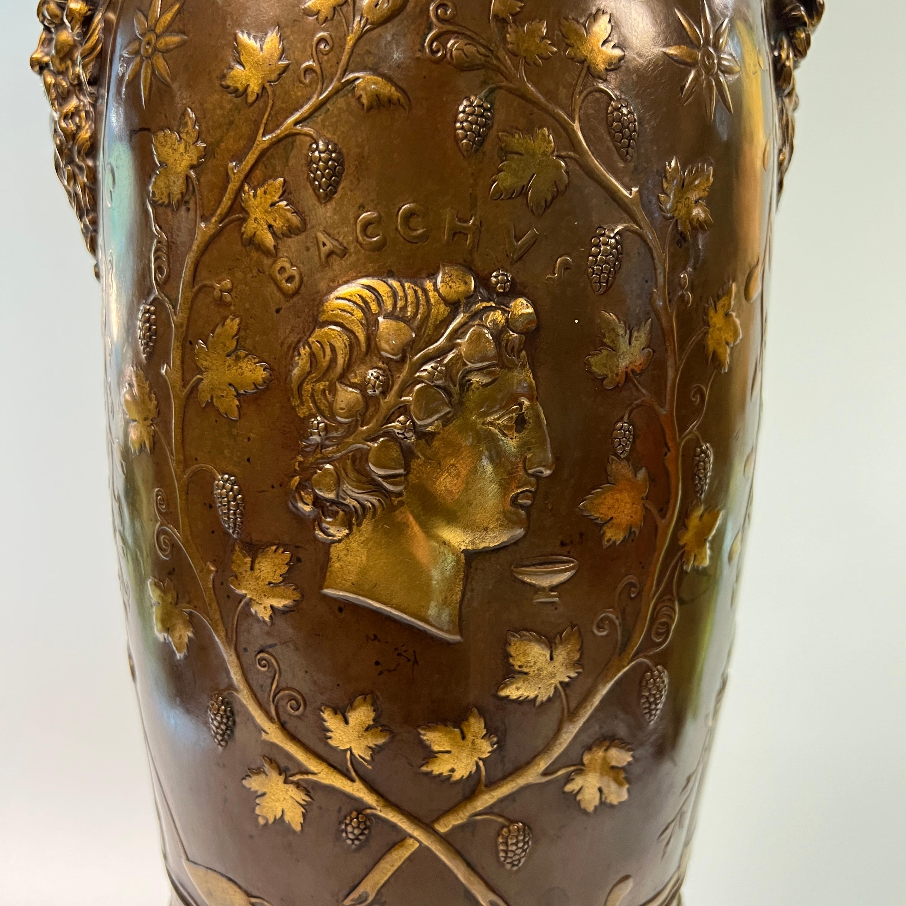 Vase en bronze néoclassique de Bacchanale de Barbedienne monté en lampe en vente 8