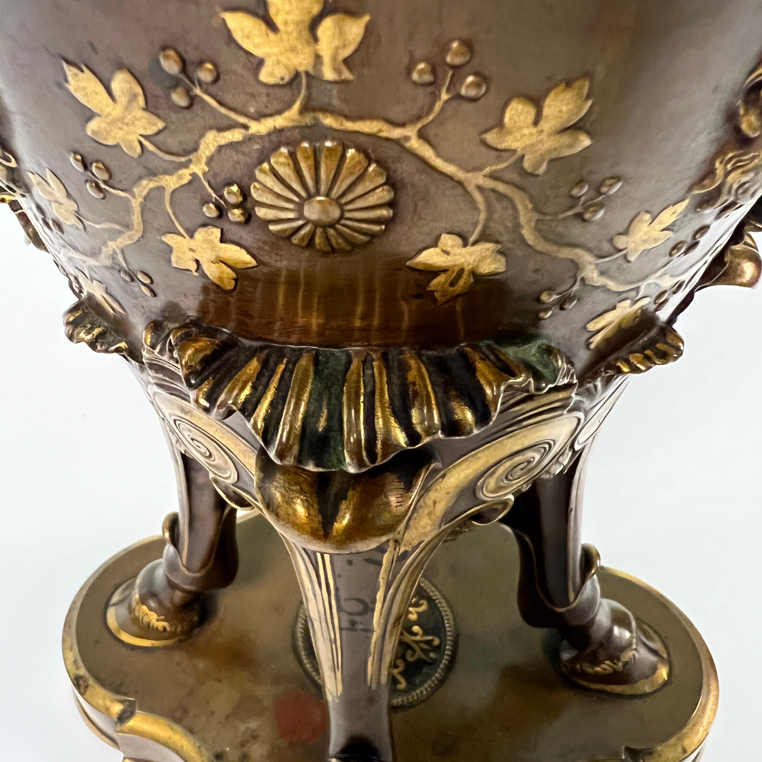 Vase en bronze néoclassique de Bacchanale de Barbedienne monté en lampe en vente 12