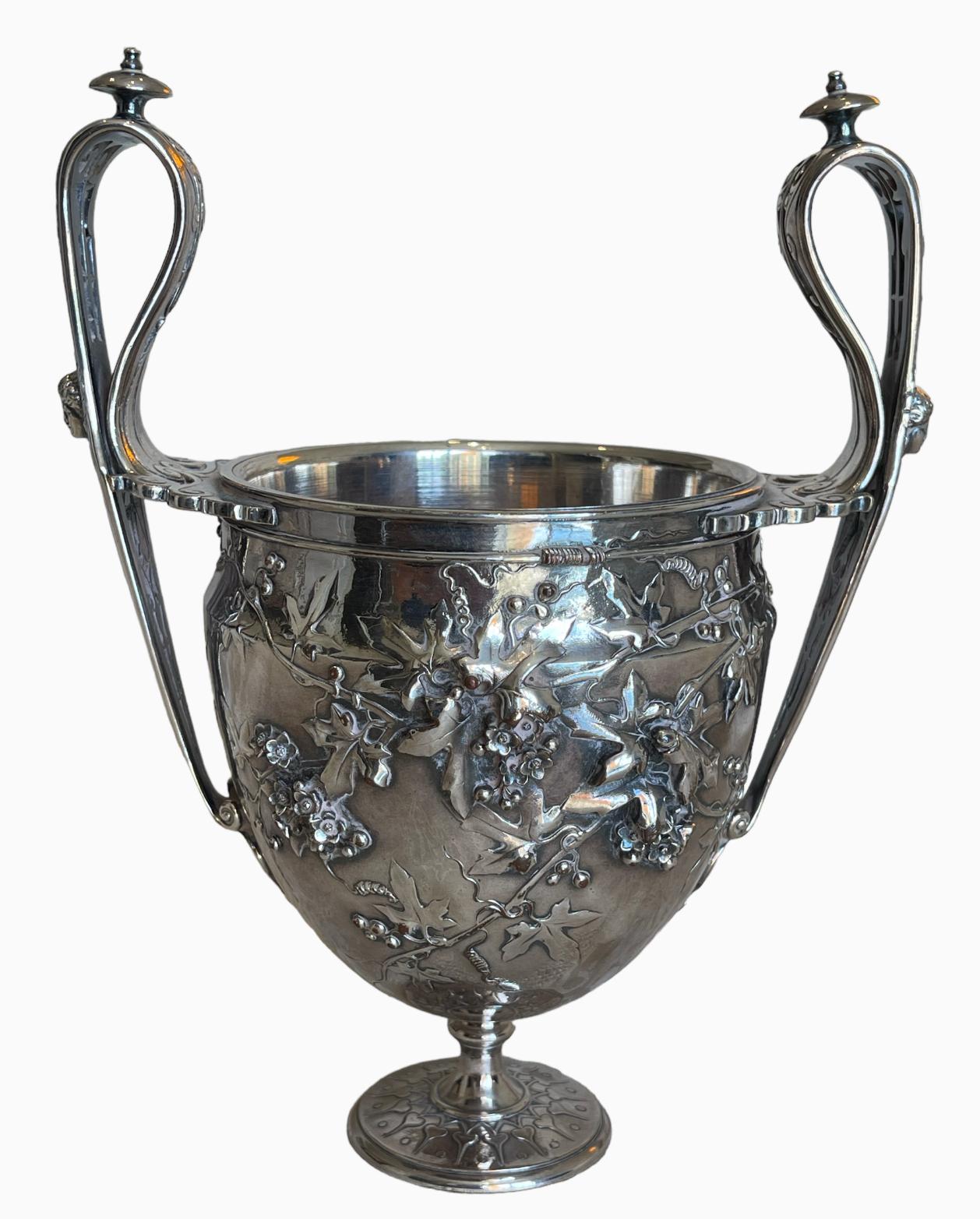 Barbedienne & Sevin - Vase Cantharus en bronze argenté en vente 5