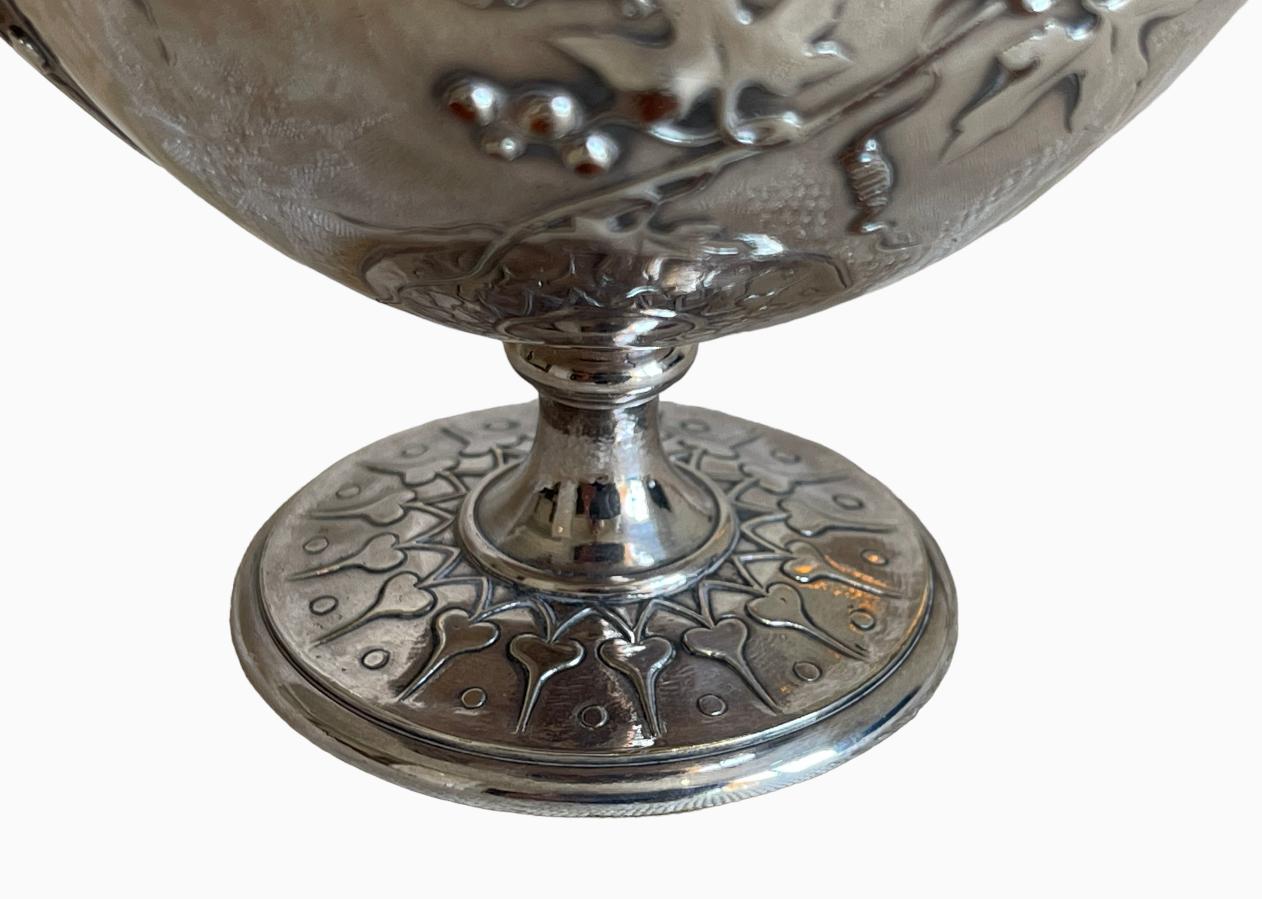 Bronze Barbedienne & Sevin - Vase Cantharus en bronze argenté en vente