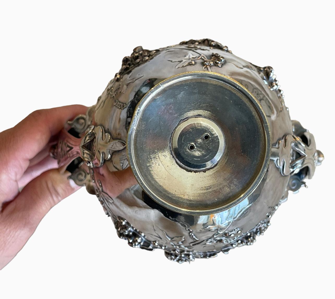 Barbedienne & Sevin - Vase Cantharus en bronze argenté en vente 3