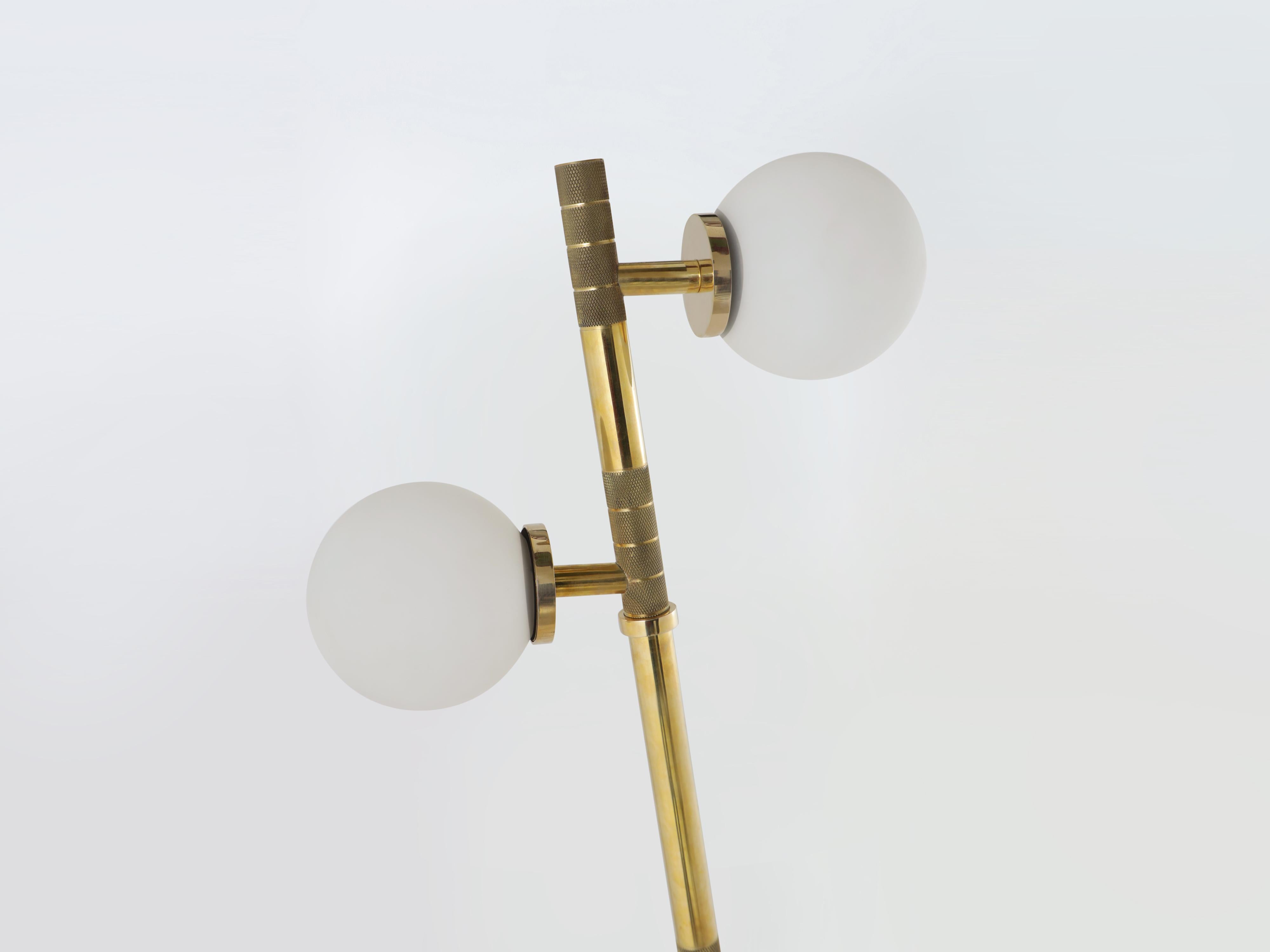 Indien Lampadaire Barbell de Namit Khanna en vente