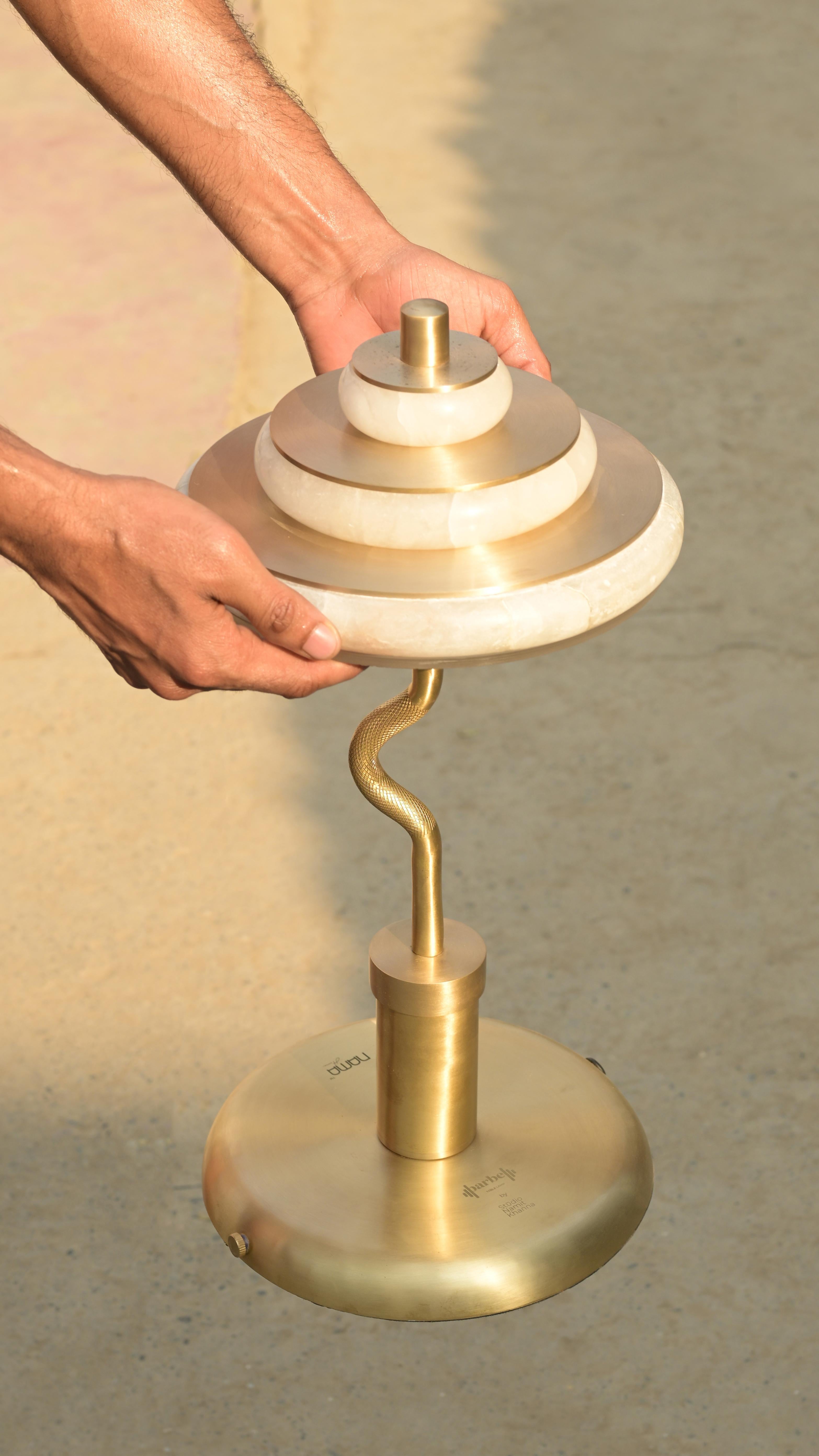 Lampe à poser portable Barbell par Studio Namit Khanna en vente 12