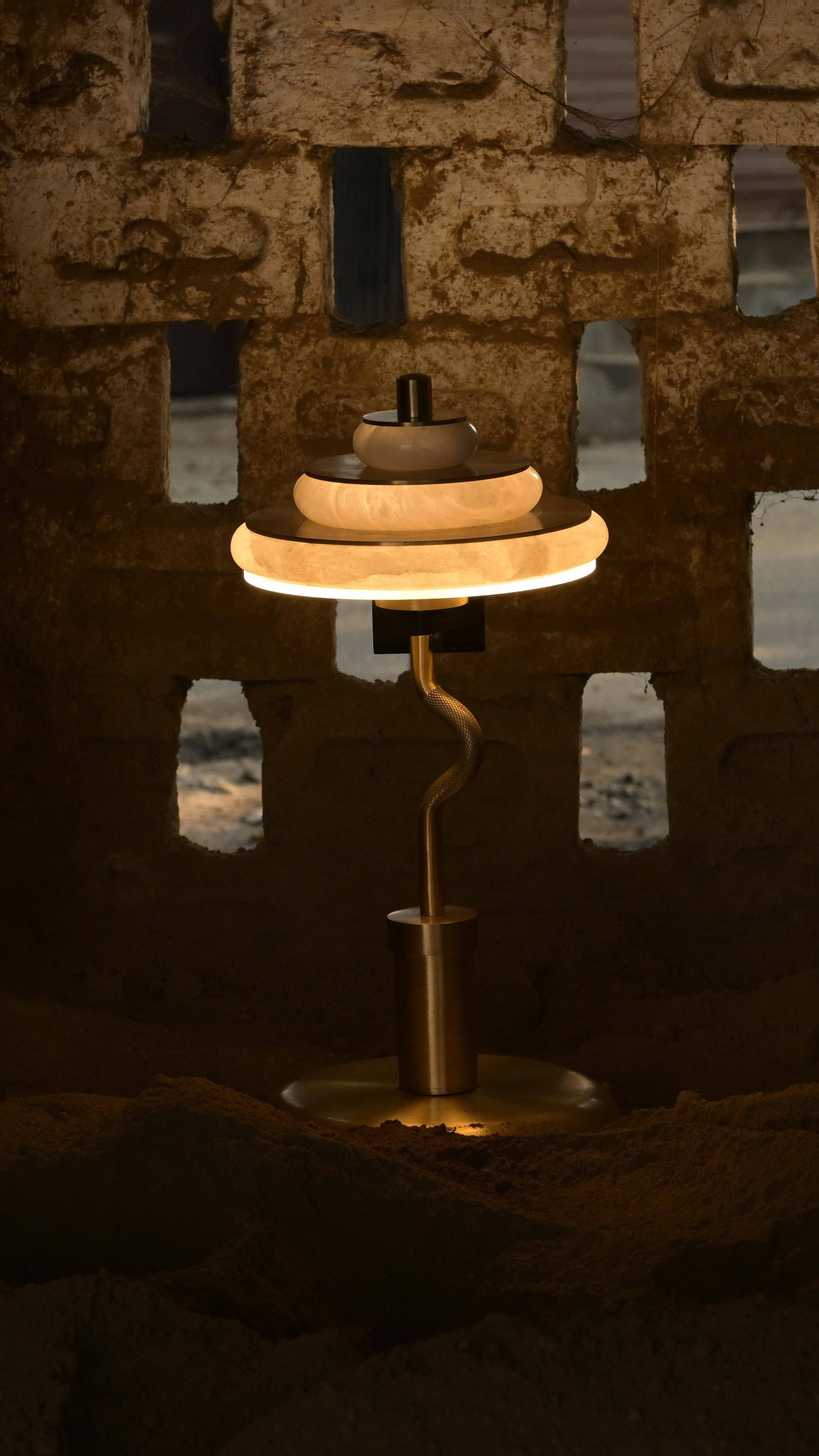 Lampe à poser portable Barbell par Studio Namit Khanna en vente 13