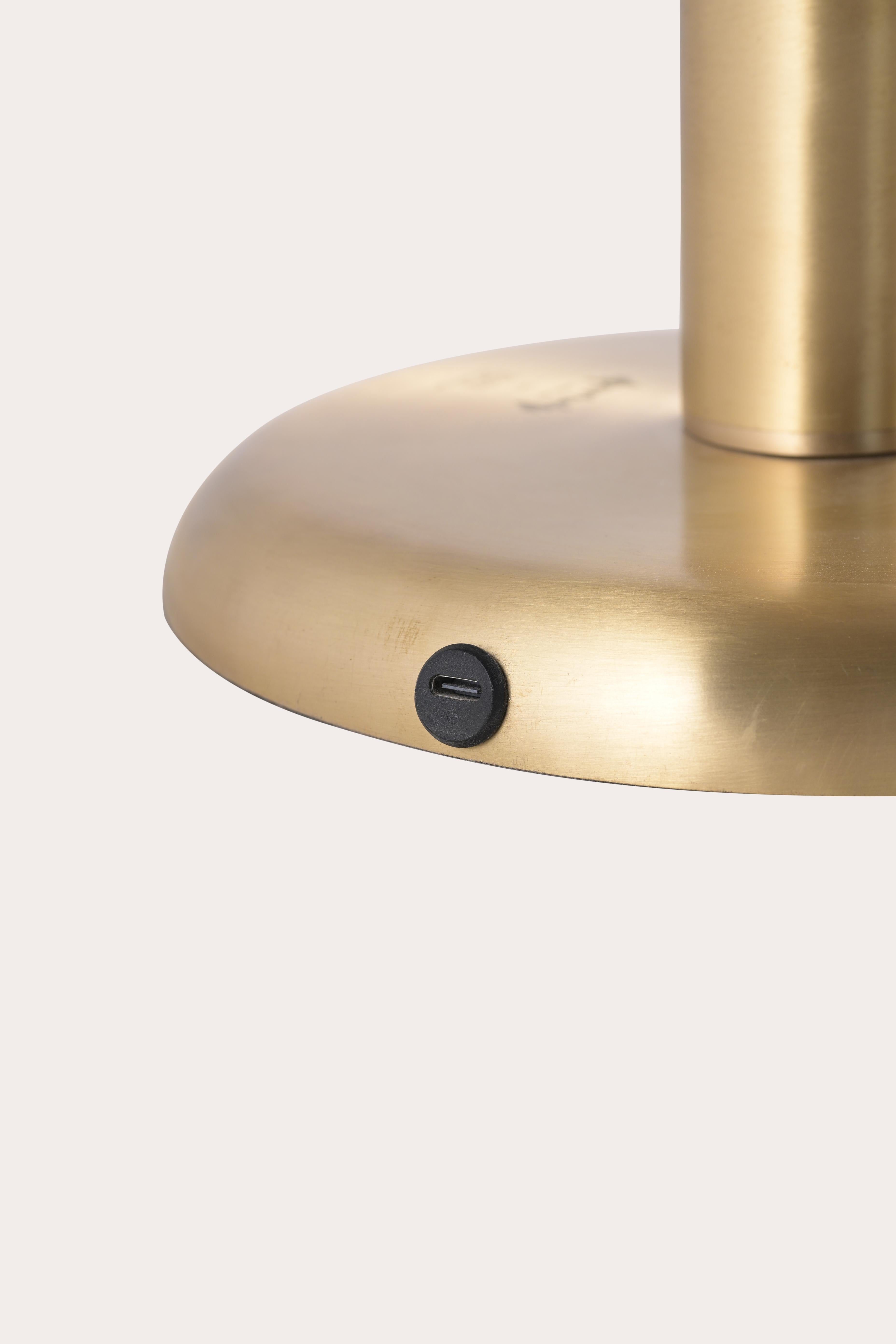 Laiton Lampe à poser portable Barbell par Studio Namit Khanna en vente