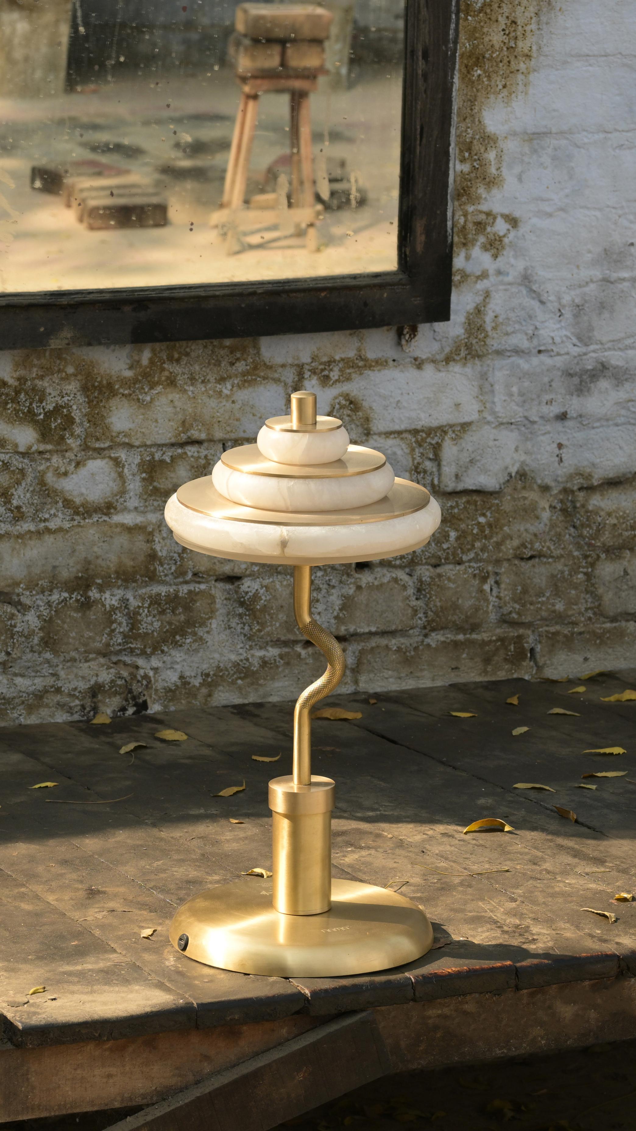 Lampe à poser portable Barbell par Studio Namit Khanna en vente 2