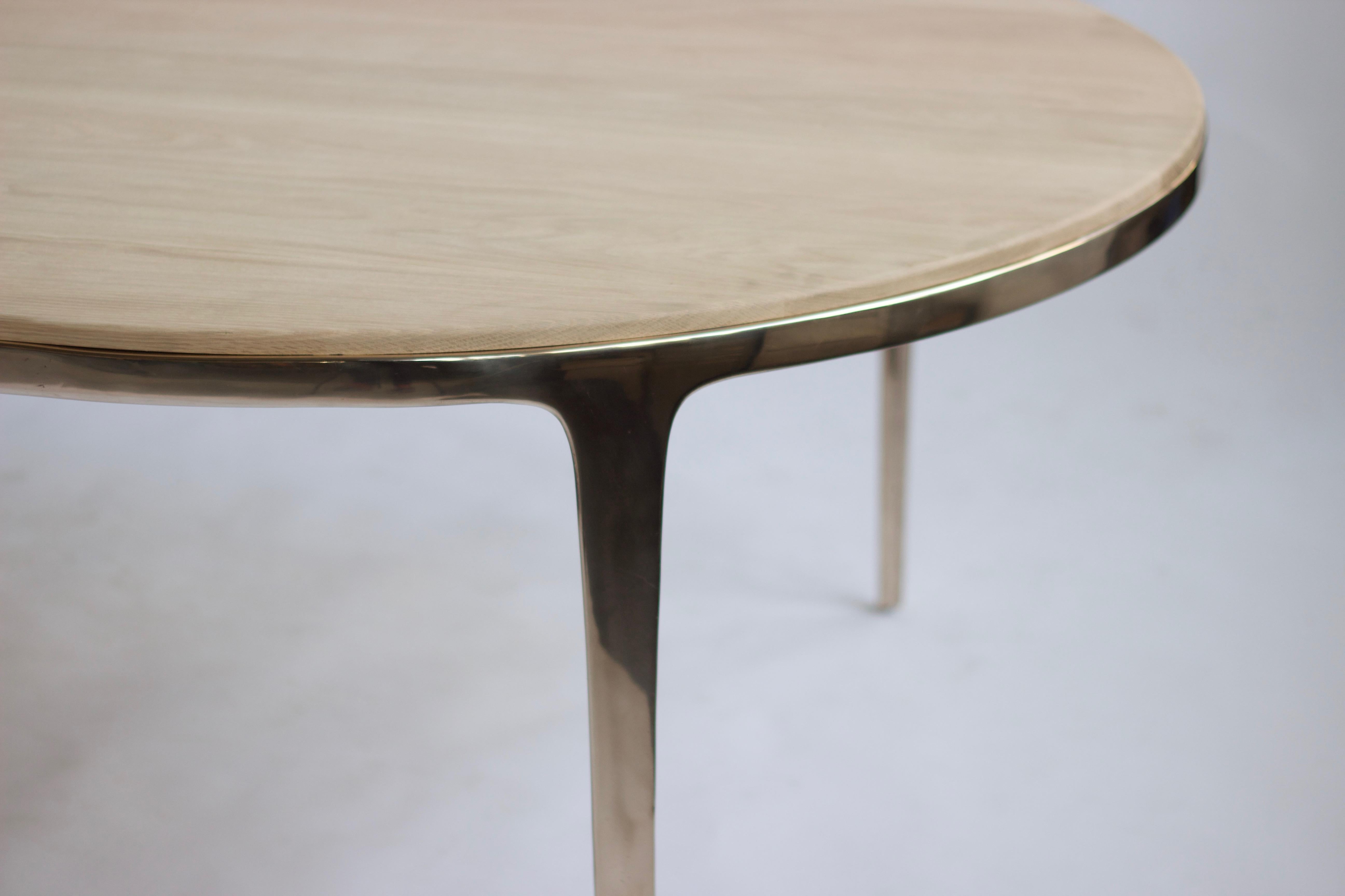 Ovaler Barbera-Tisch aus Bronze, moderner Sockel aus massiver Bronze mit Holzplatte (Australisch) im Angebot