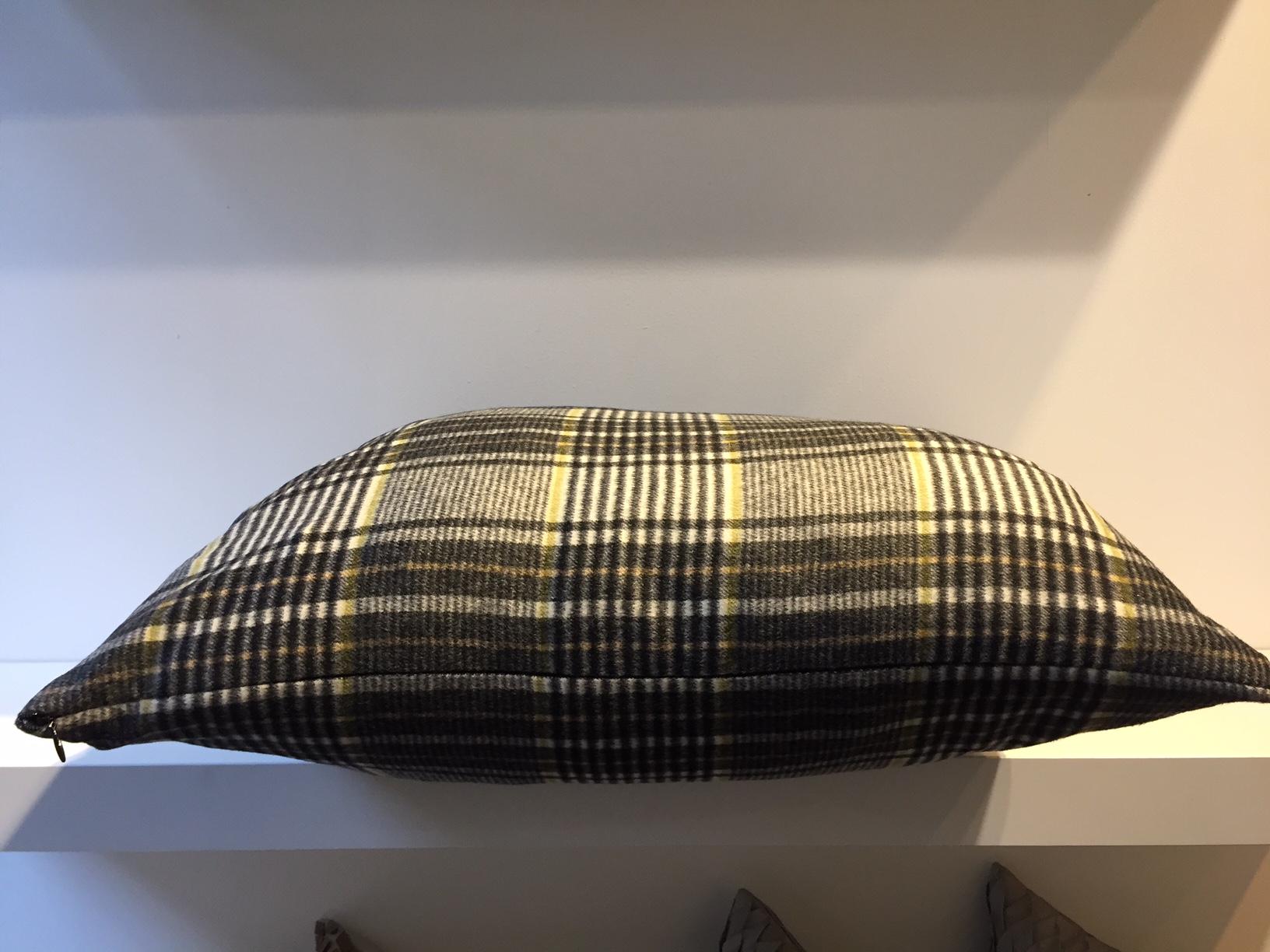 Barbera Cashmere Cushion Black, Ivory, Cinnamon, Lime Woven Check Pattern In New Condition For Sale In Hamburg, DE