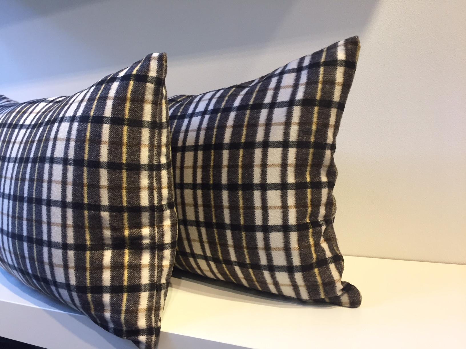 One pair (2pc) of cushions, 100% cashmere from Carlo Barbera Italy, woven check pattern in color black, dark brown on ivory base with high lights in primrose and saddle brown, cushion size: 30 x 50cm, concealed zipper in the bottom seam, inner pad