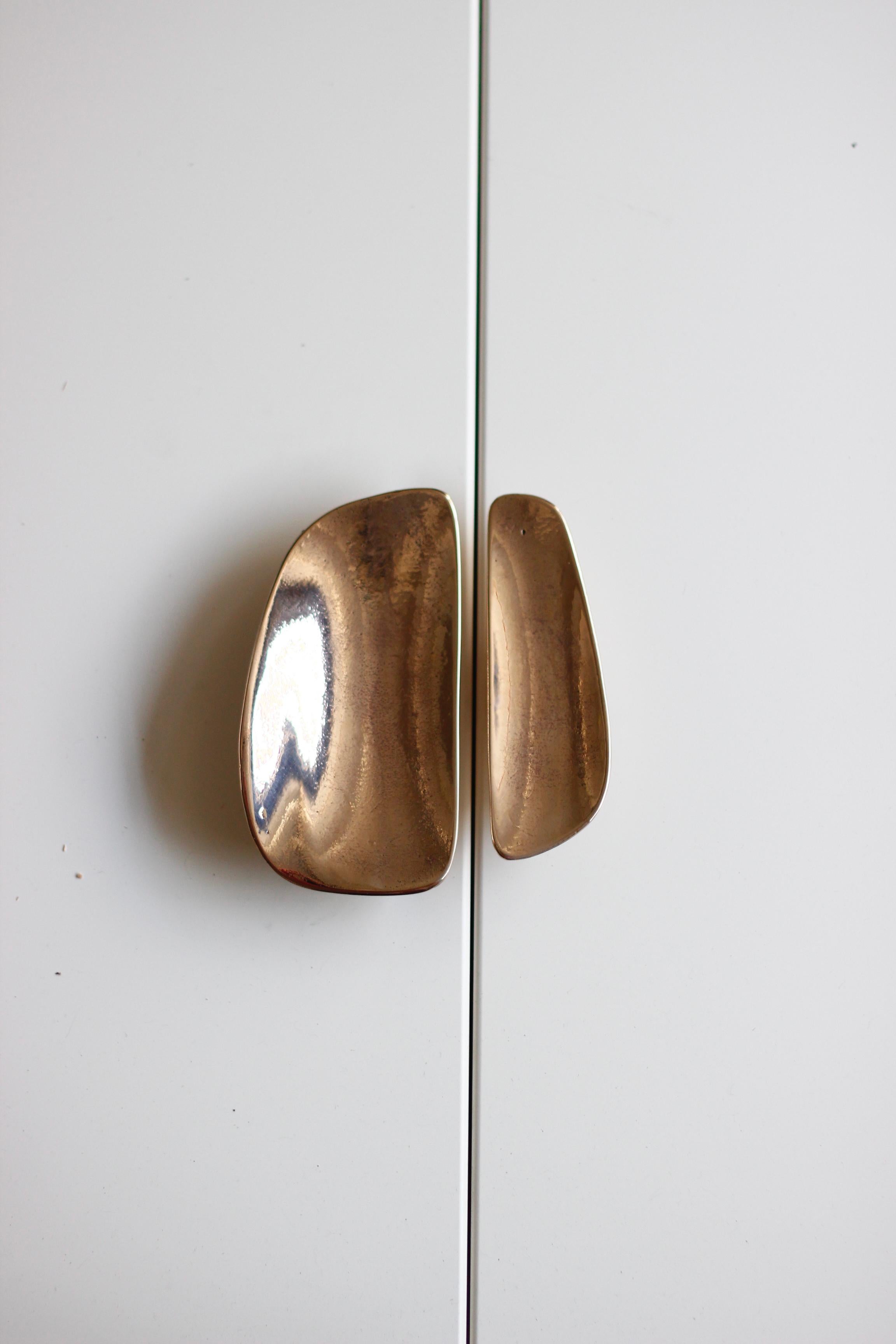 The Fermat Joinery range provides a tactile and beautiful addition to interior spaces.   Designed to be applied to cabinets and internal doors,  these soft forms are a pleasure to handle. 

Sand cast in solid bronze and finished by hand, they are