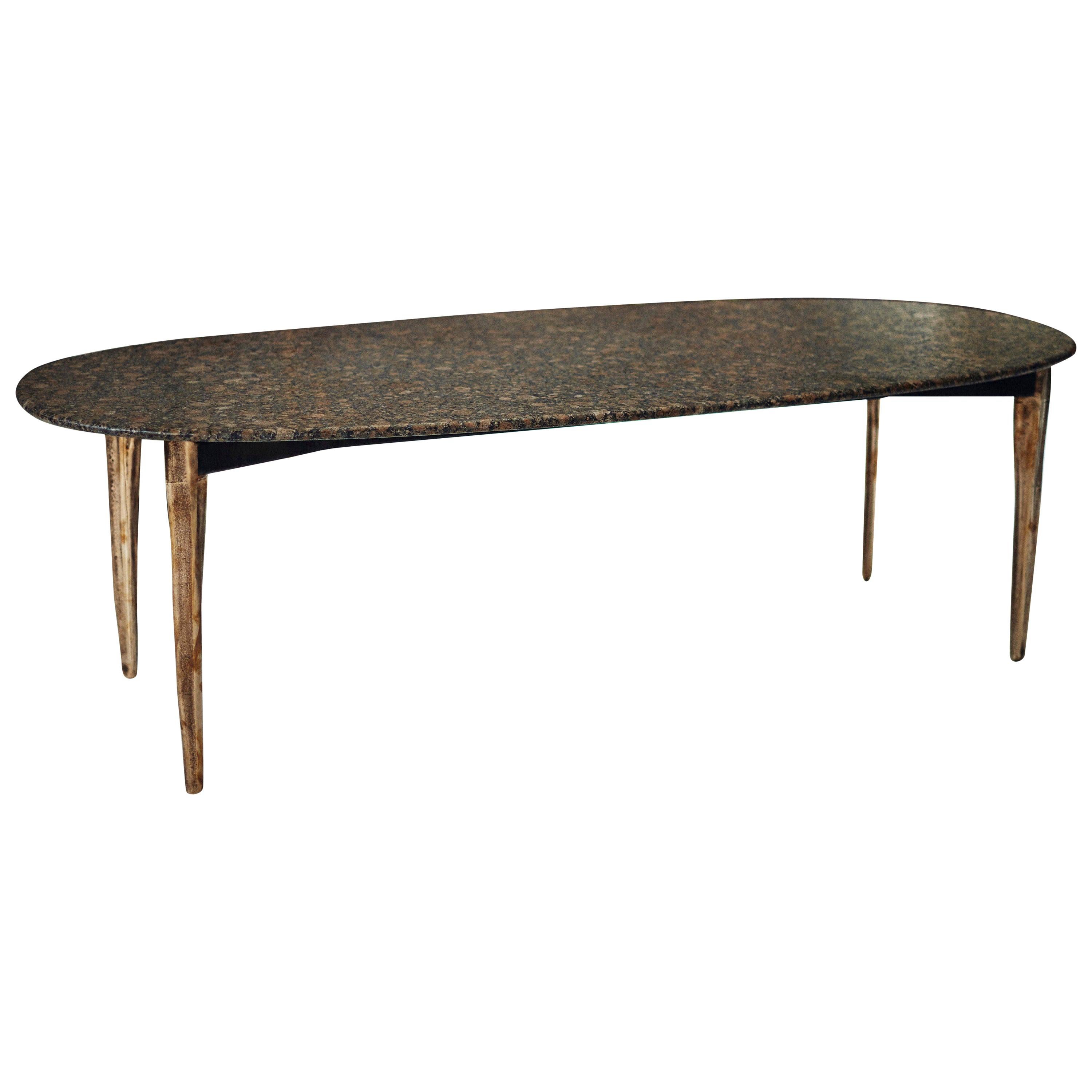 Mesa de comedor ovalada Barbera "OSSO", moderna base de bronce macizo con tablero de piedra en venta