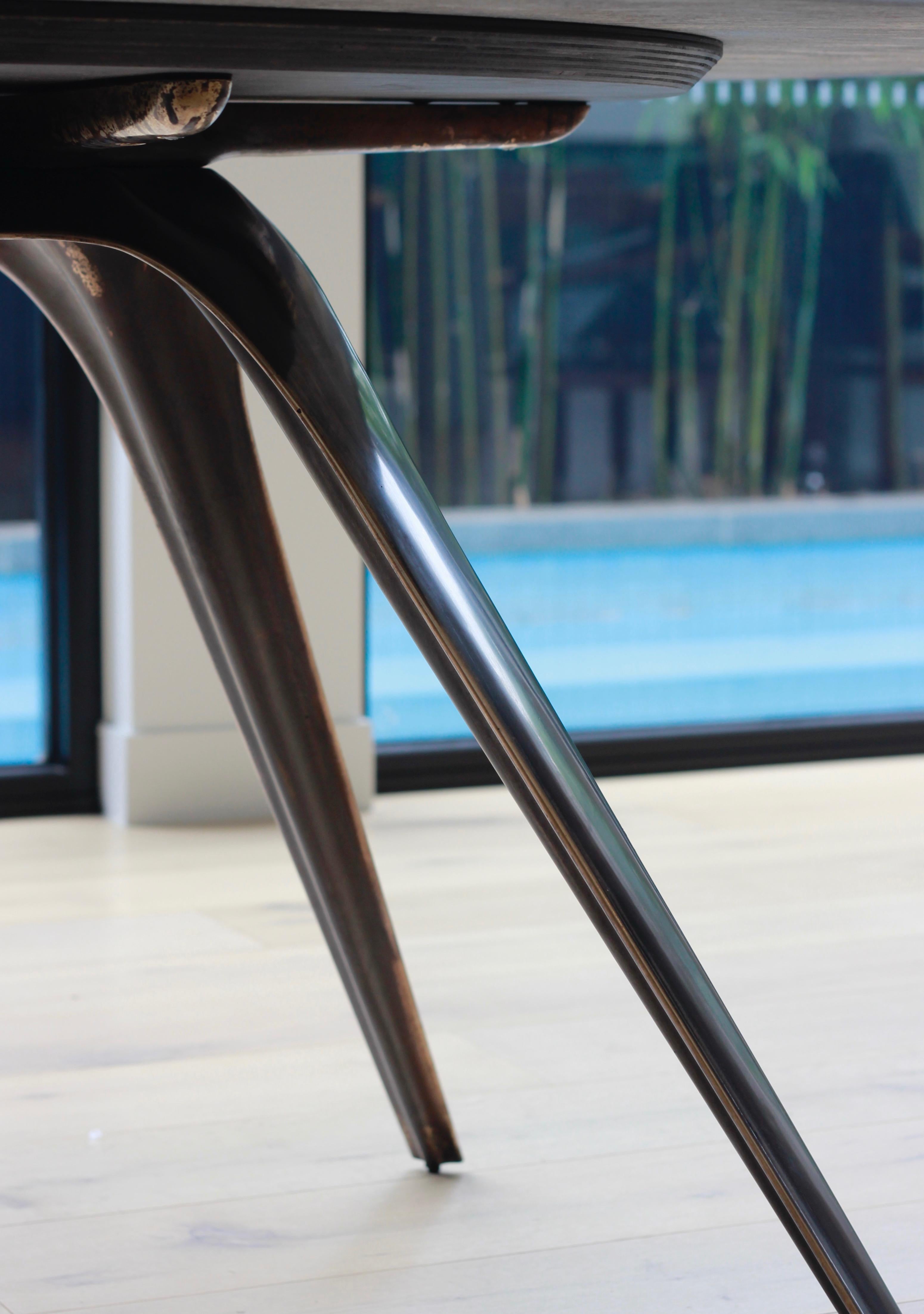 Ovaler Barbera Spargere-Tisch, moderner Sockel aus massiver Bronze mit Granitplatte im Angebot 1