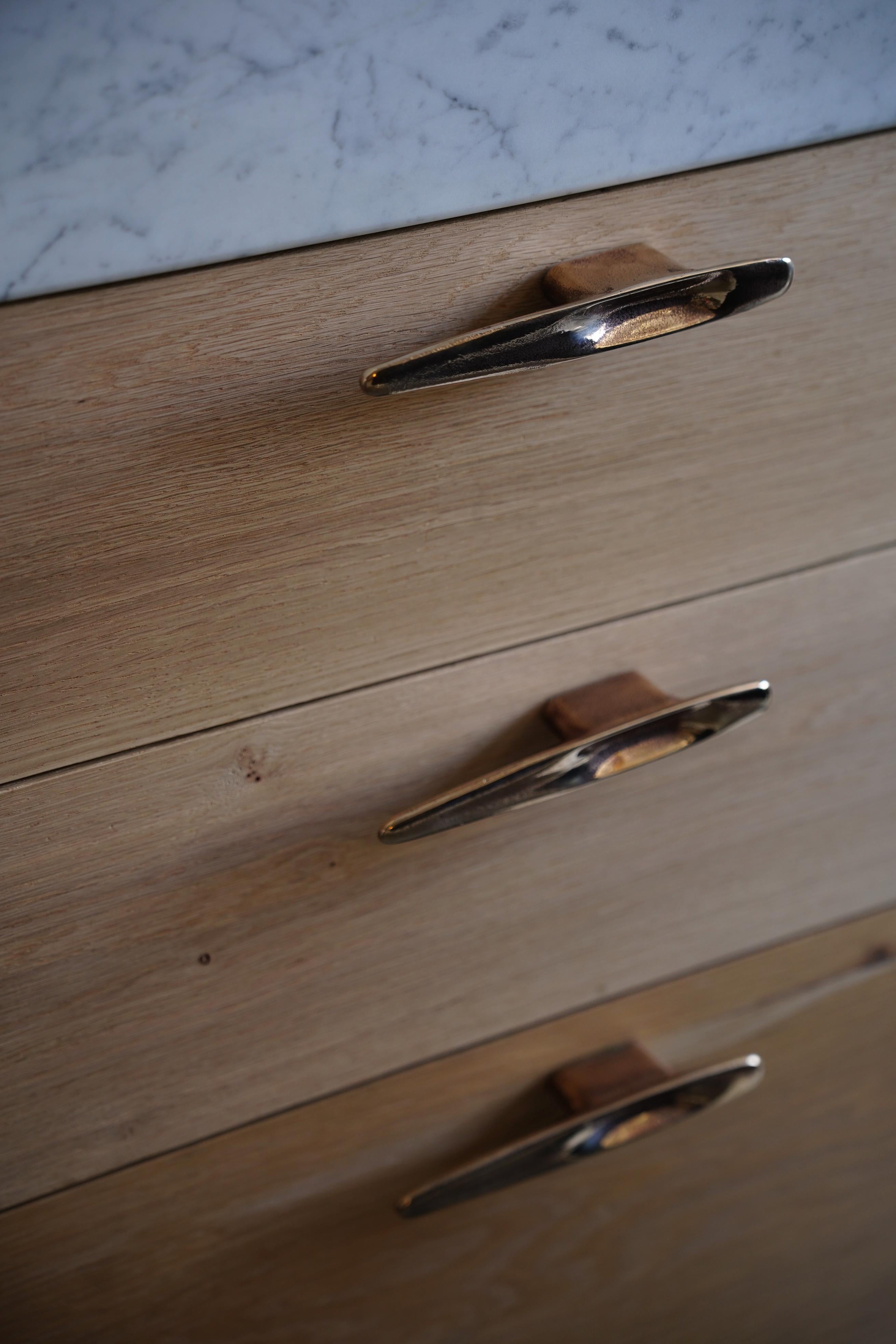 Contemporary BARBERA Unaipon Medium Cabinet Handle Solid Bronze For Sale