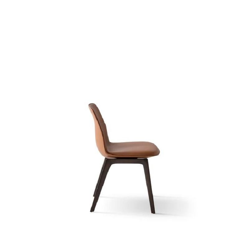 Sedia Barbican in cuoio naturale di Rodolfo Dordoni
Realizzato in Italia in esclusiva da Molteni & C.

La sedia Barbican dell'architetto e designer Rodolfo Dordoni combina semplicità, stile e comfort in un design estremamente versatile. Realizzata
