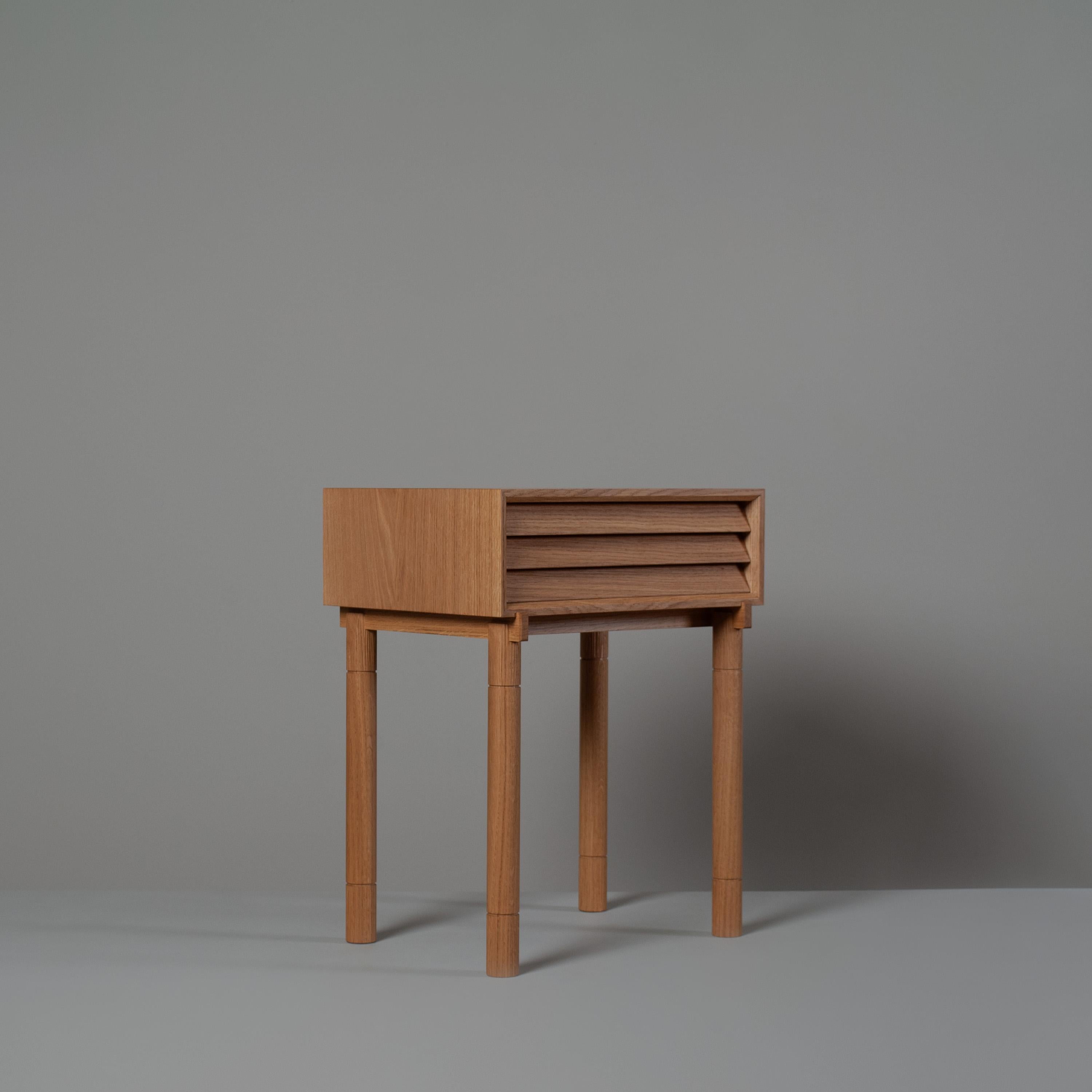 Fait main Paire de tables de nuit Barbican en vente