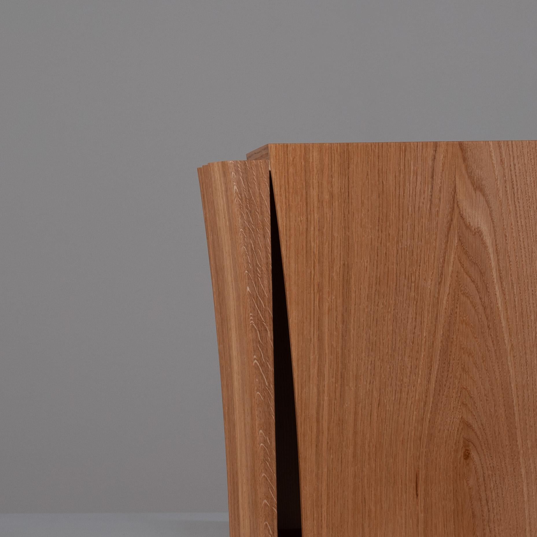 Frêne Paire de tables de nuit Barbican en vente