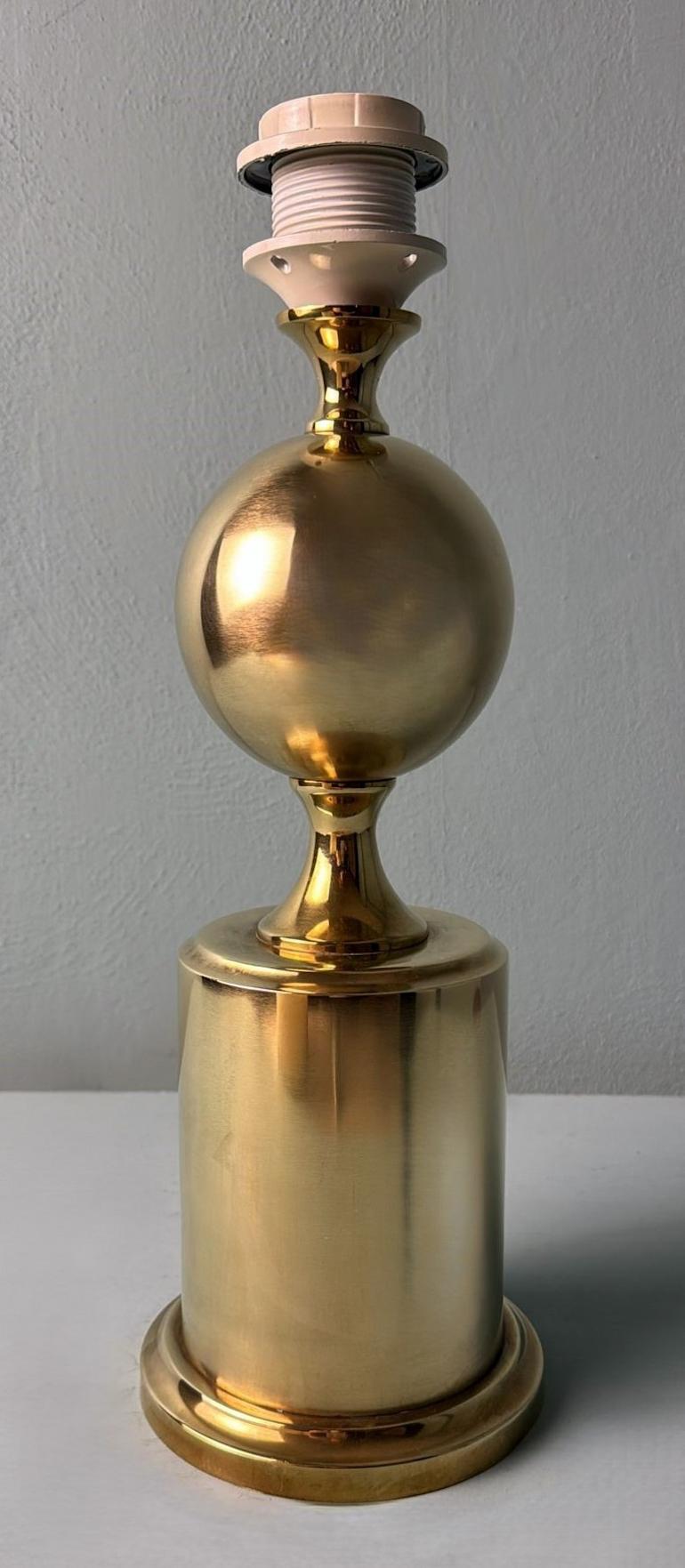 We invite you to carefully read the entire description, as we strive to provide detailed technical and historical information to ensure the authenticity of our items.
This exquisite table lamp is crafted from polished brass. Its sturdy cylindrical