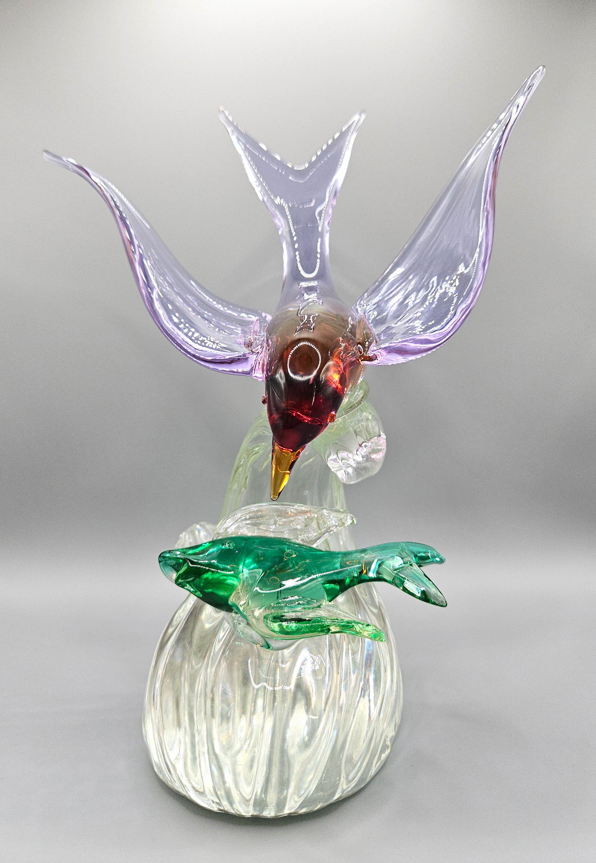 20ième siècle Mouette avec poisson en verre alexandrite et uranium de Murano, Barbini pour Salviati, années 1950 en vente