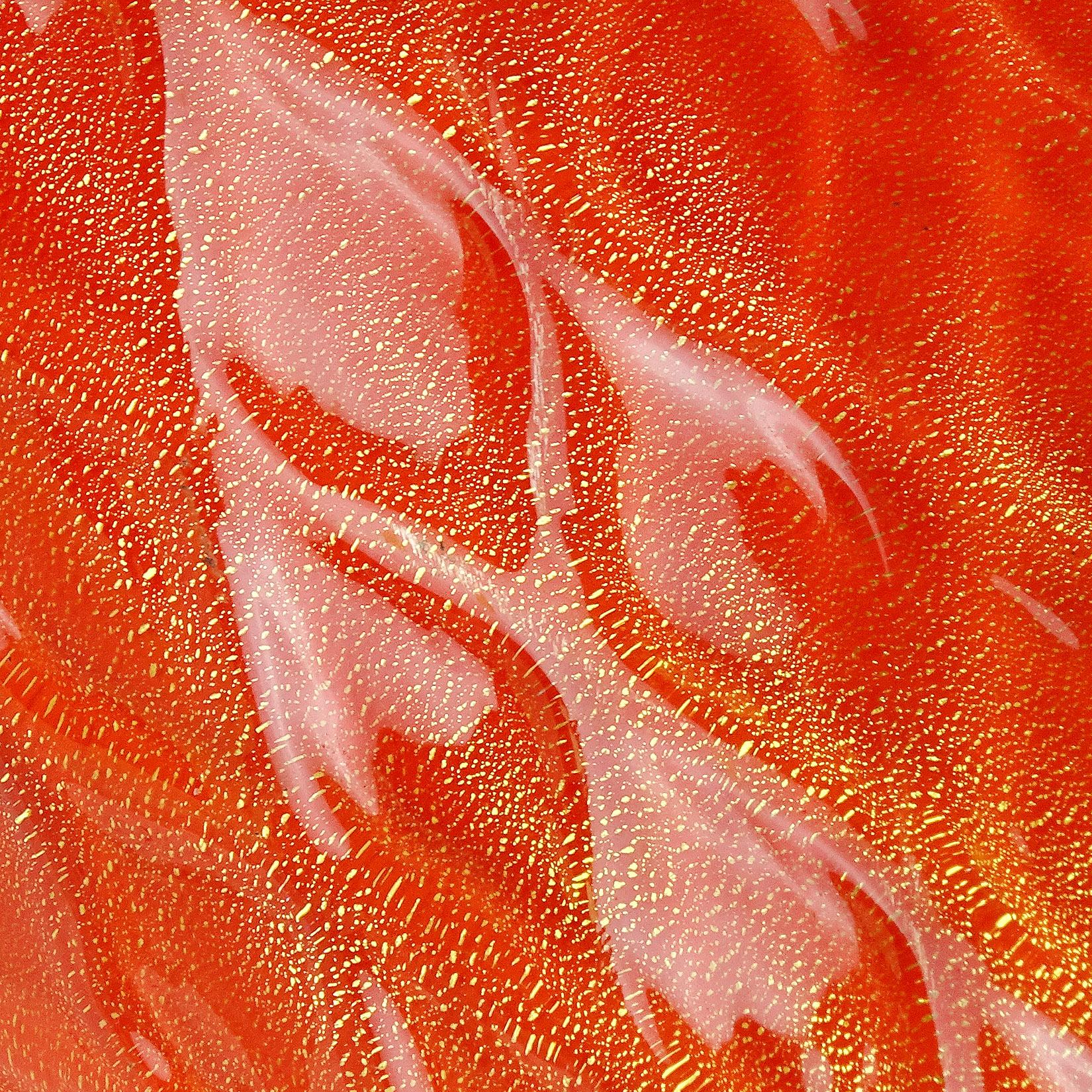 Barbini Murano 1950s Orange Gold Flecks Quilted Italian Art Glass Flower Vase Italiano en venta