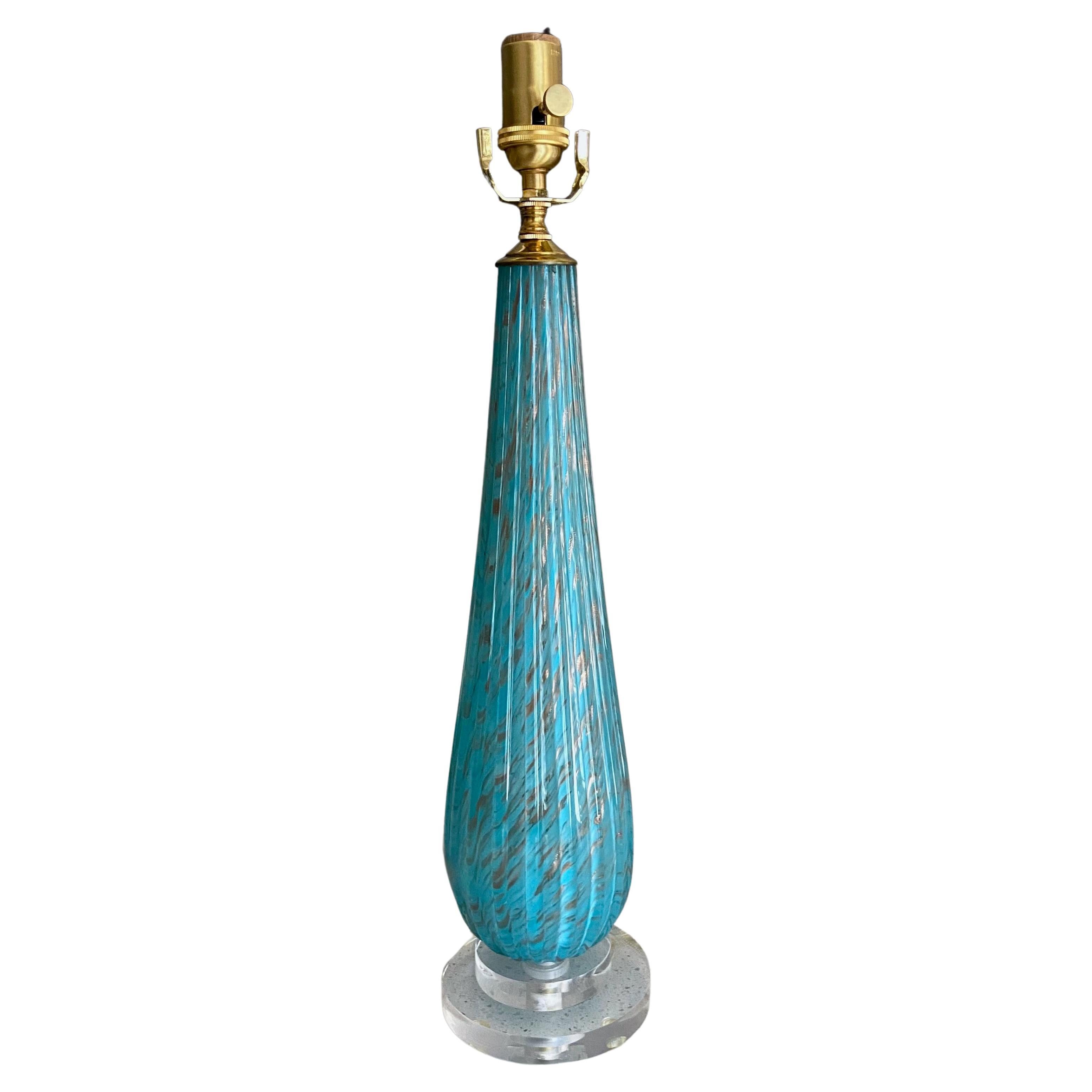 Lampada da tavolo in vetro a coste blu e rame di Barbini Murano