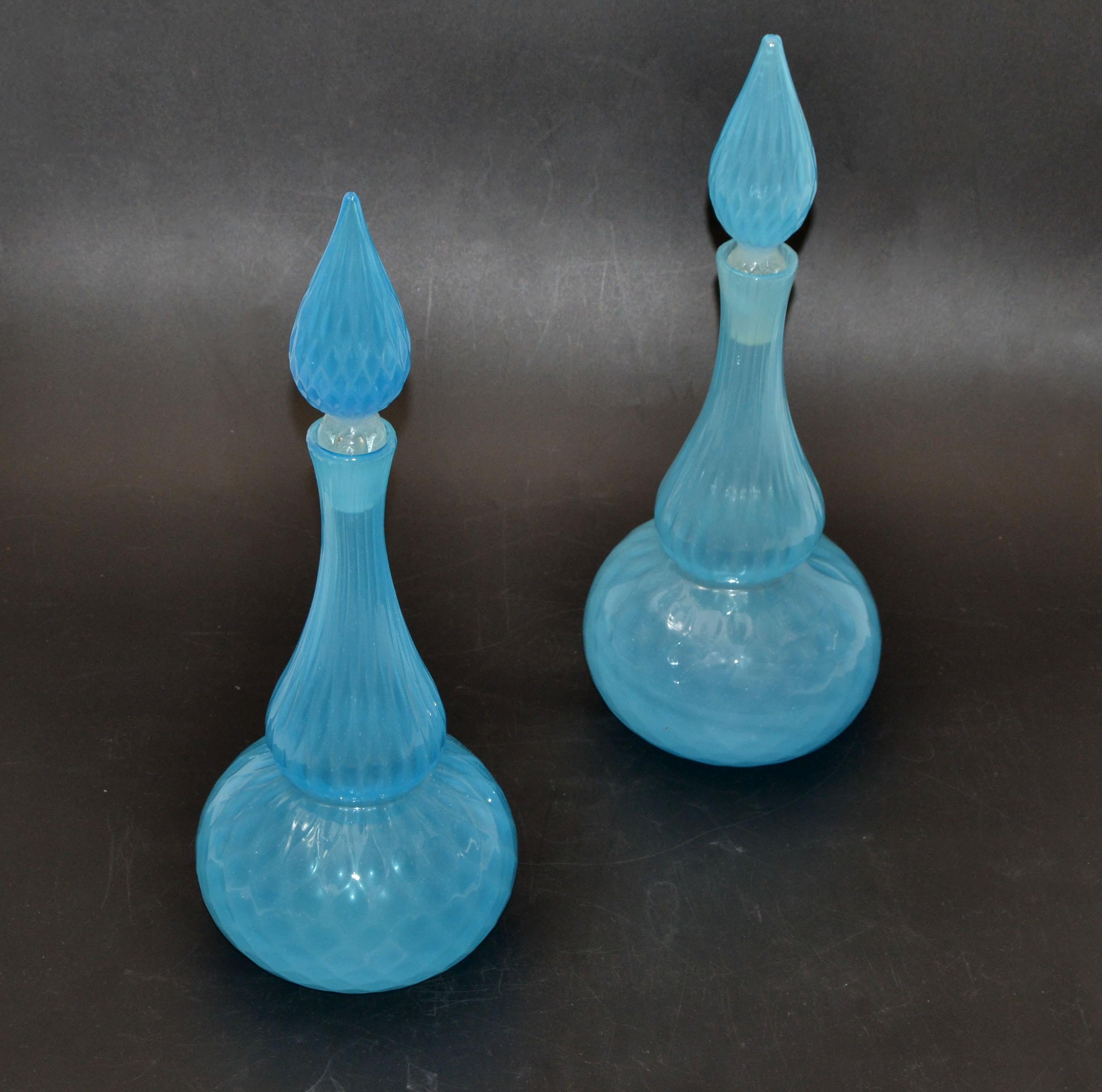 Barbini Murano Facettiertes hellblaues Kunstglasgefäß Dekanter mit Stopfen, Paar im Angebot 7