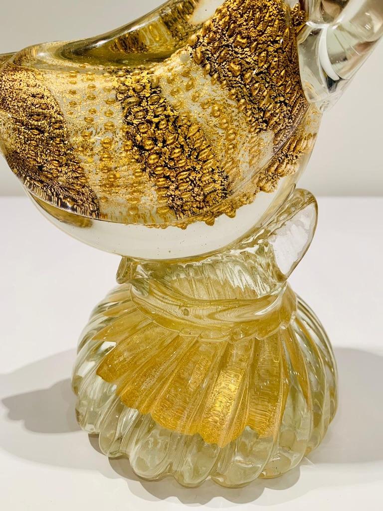 italien Barbini verre Murano bicolore circa 1950 avec coq en or. en vente