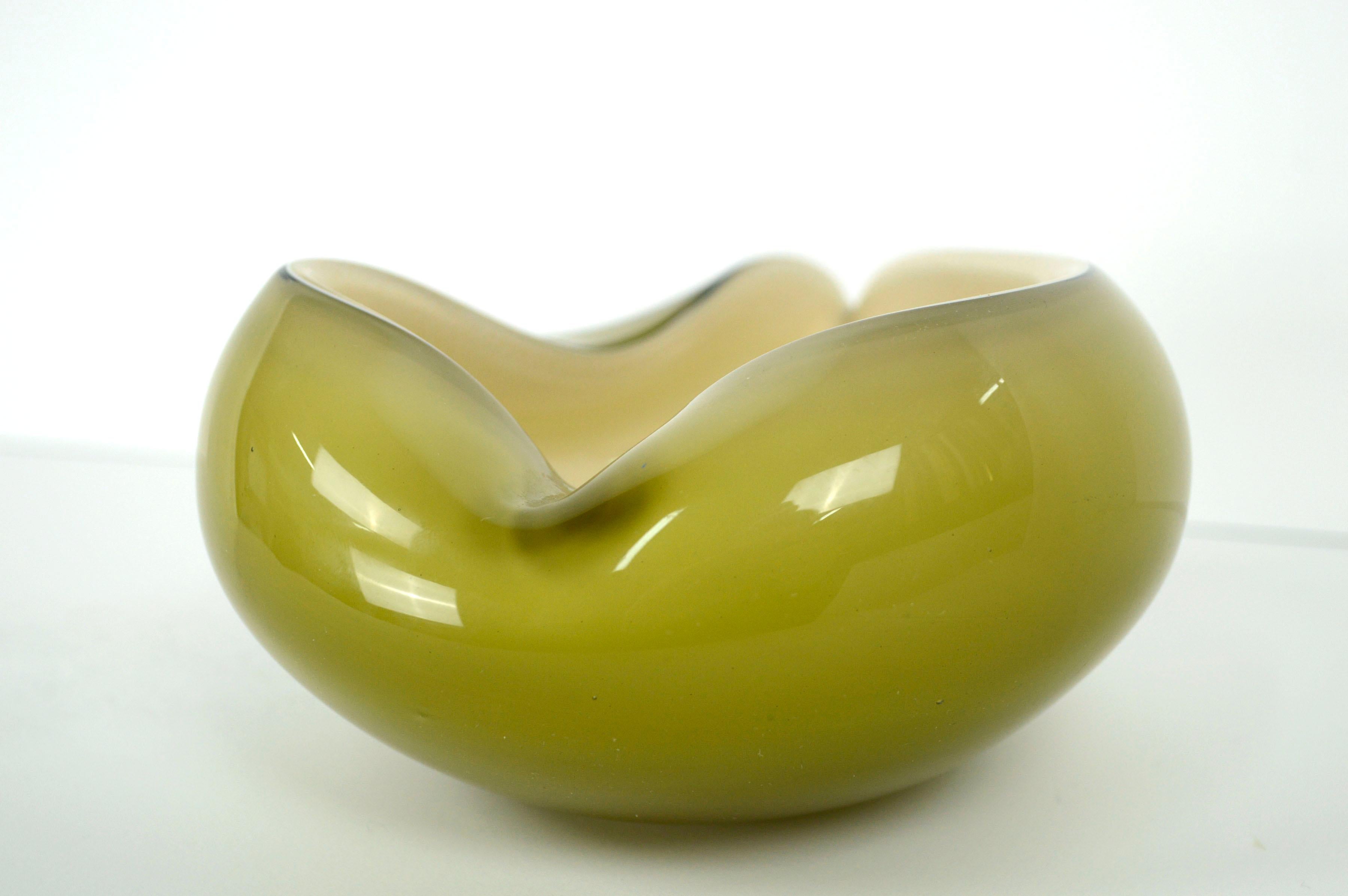 Barbini Murano Glass Olive Green / Yellow Ochre Heart Shaped Bowl Ash Tray Dish In Good Condition For Sale In Soquel, CA