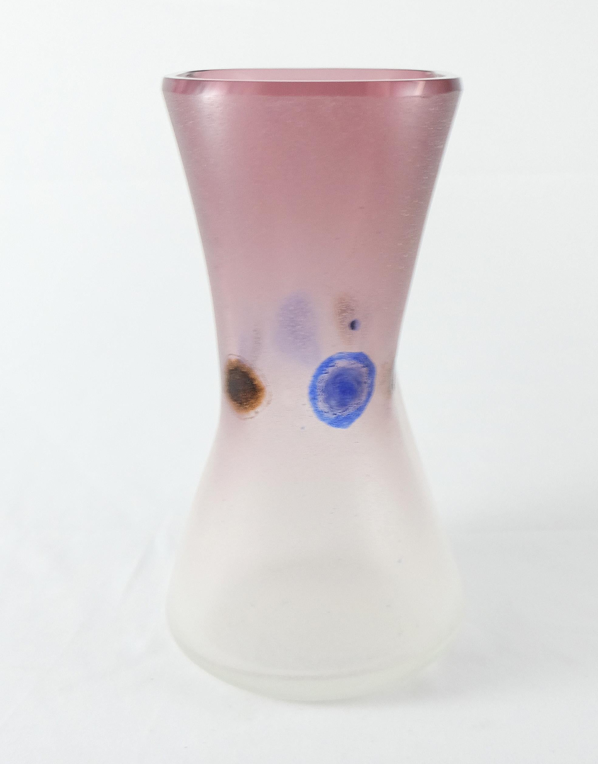 italien Vase en verre de Murano à pois de Barbini en vente