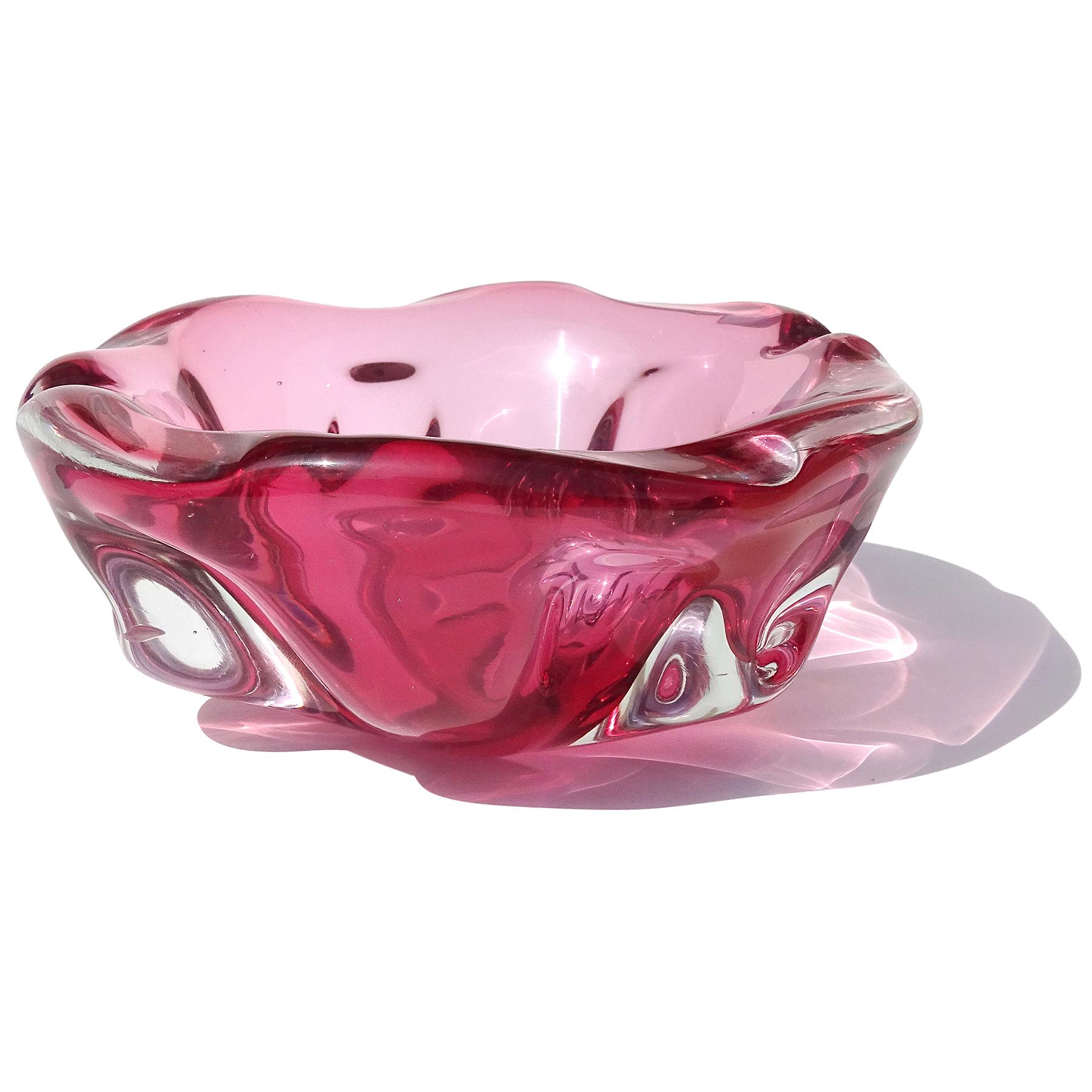 Beautiful vintage Murano hand blown Sommerso pink Italian art glass sculptural decorative bowl / ashtray. Documented to designer Alfredo Barbini, circa 1950-1960. Published in his catalog. The bowl has an original 