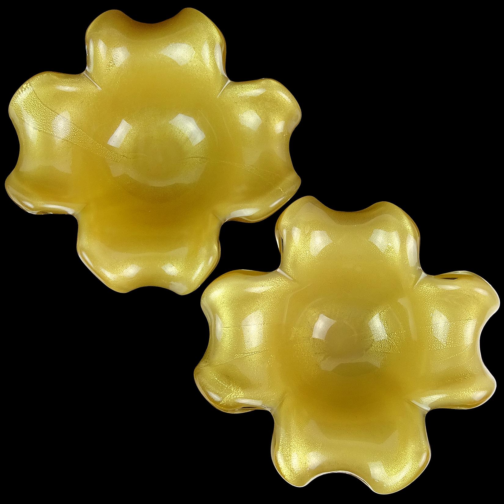 20th Century Barbini Murano Opalescent Honey Yellow Gold Flecks Italian Art Glass Bowl For Sale