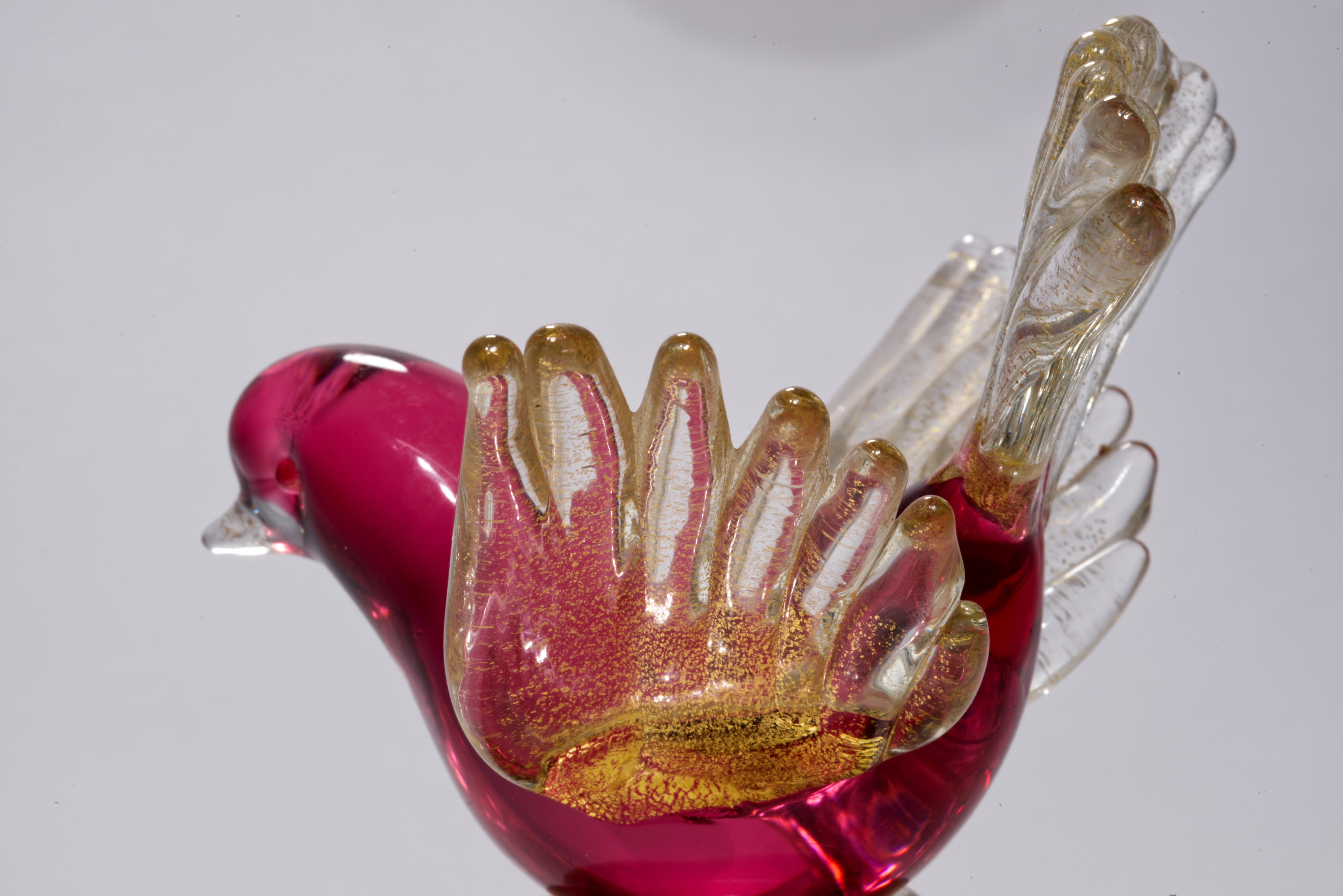 Barbini Murano Ruby Red Gold Flecks Italian Art Glass Bird Sculpture Signed In Good Condition For Sale In Clifton Springs, NY