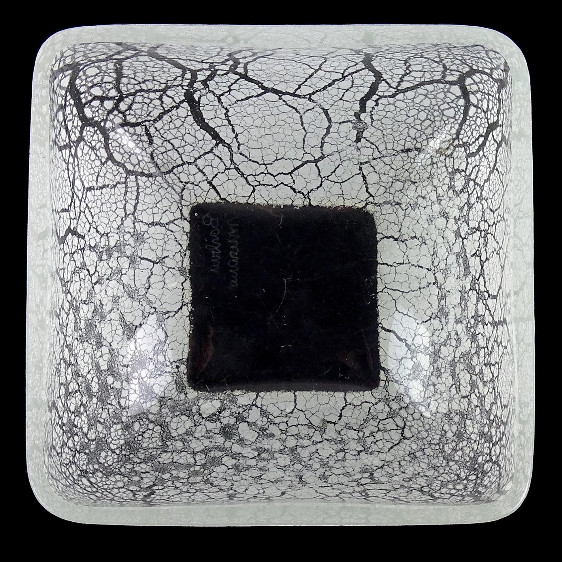 20ième siècle Bol à bonbons en verre d'art italien signé Murano, texture de surface blanche Scavo en vente