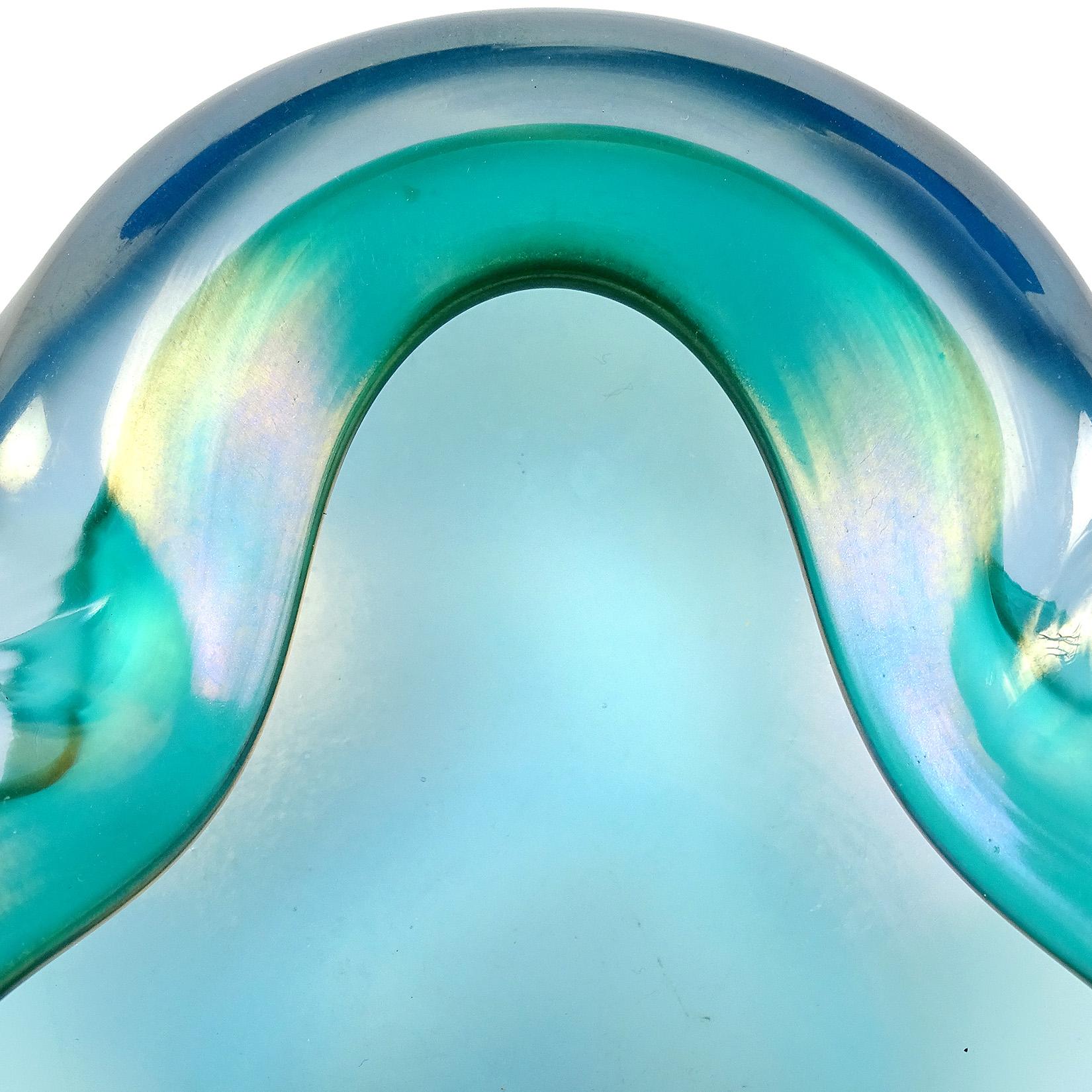 Beautiful vintage Murano hand blown Sommerso iridescent blue green Italian art glass folded over rim bowl / ashtray. Documented to Master glass artist and designer Alfredo Barbini, circa 1950-1960. Published design in his Weil Ceramics and Glass