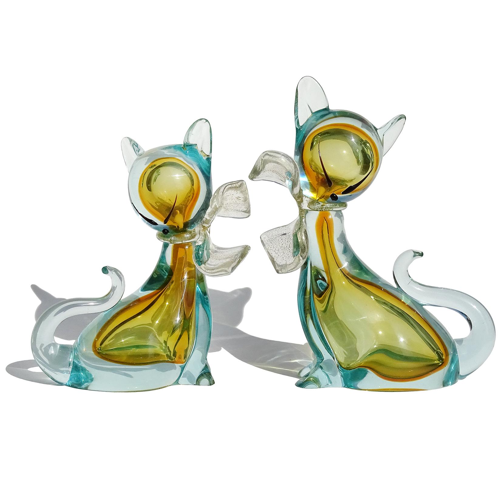 Beautiful vintage Murano hand blown Sommerso golden yellow core and gold flecks art glass kitty cat figurines. Documented to designer Alfredo Barbini. Published in his catalog. The matching pair have gold leaf bows around their necks. Very elegant