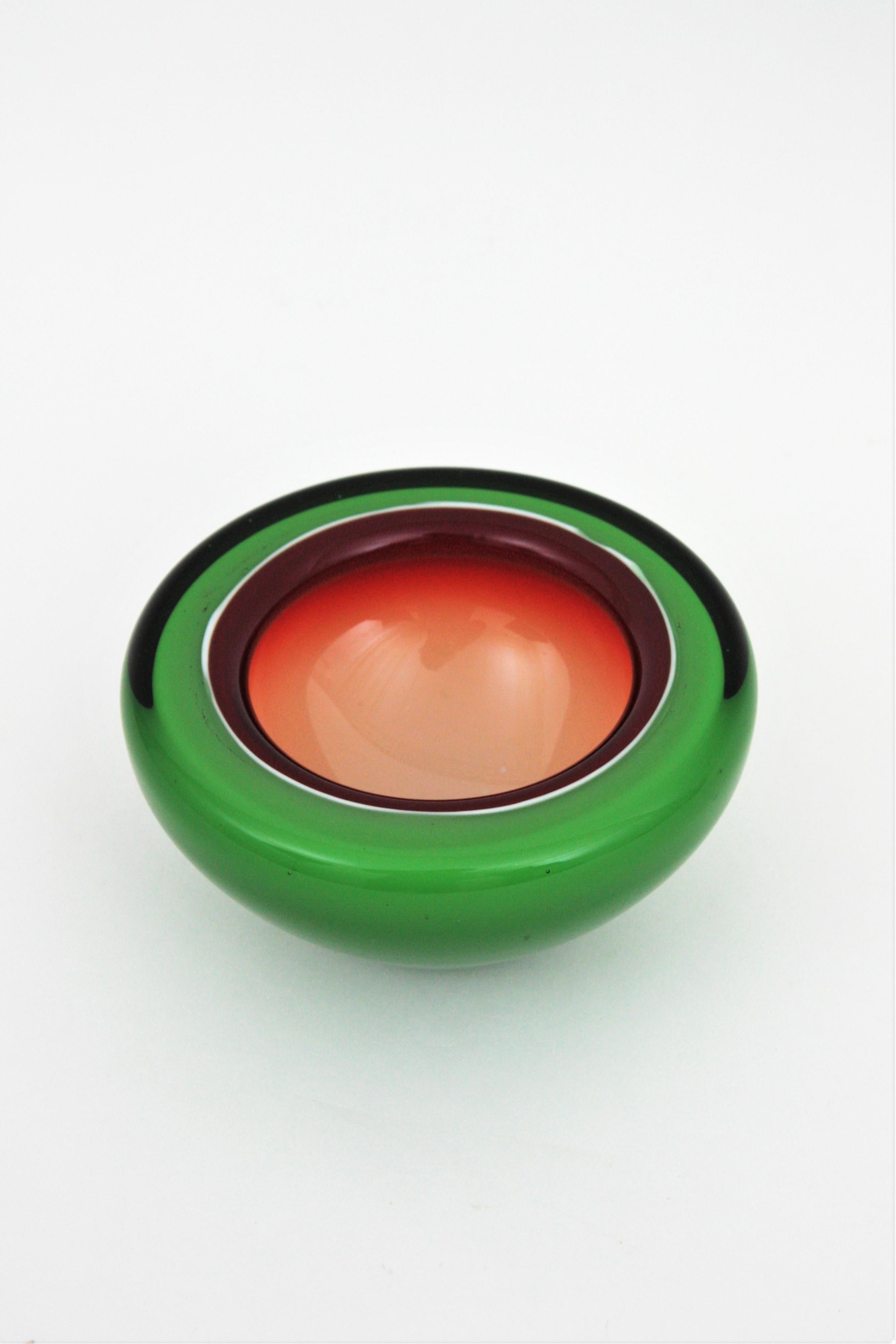 Barbini Murano Sommerso Green Garnet White Geode Art Glass Bowl / Ashtray For Sale 3