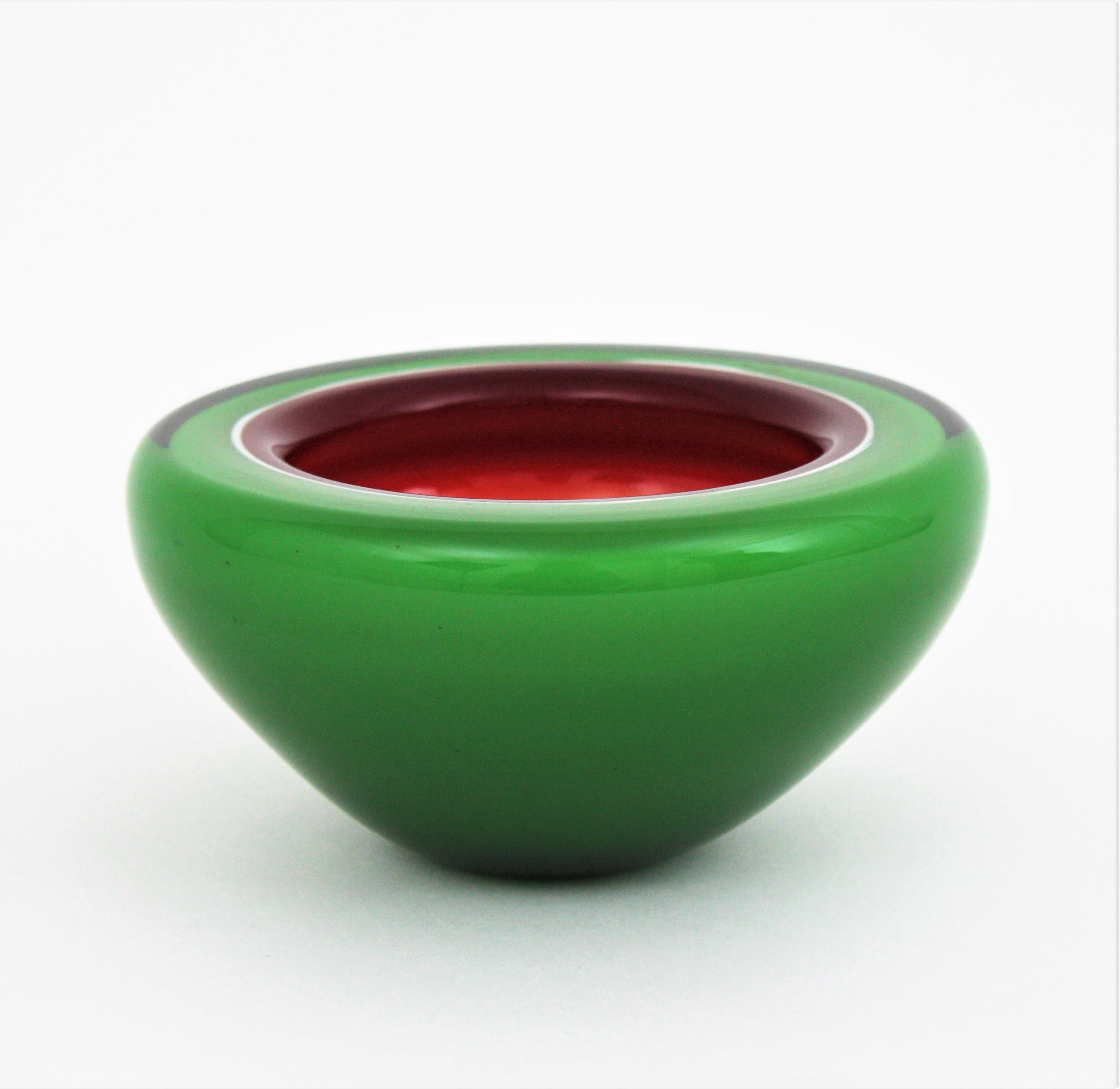 Barbini Murano Sommerso Green Garnet White Geode Art Glass Bowl / Ashtray For Sale 1