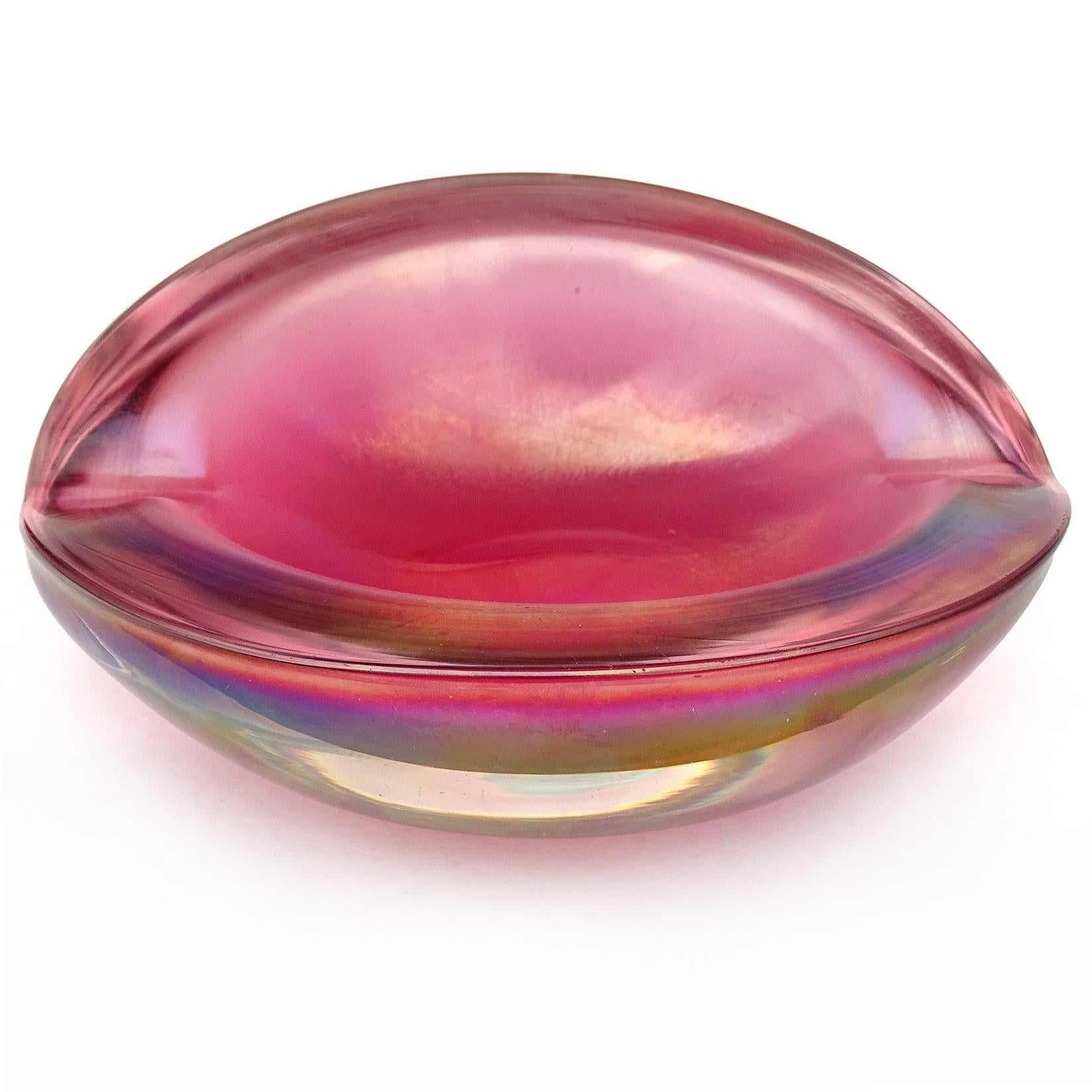 Beautiful vintage Murano hand blown Sommerso iridescent pink Italian art glass melon cut bowl. Documented to Master glass artist and designer Alfredo Barbini, circa 1950-1960. The bowl has a heavy aurene / iridescent surface showing a rainbow of