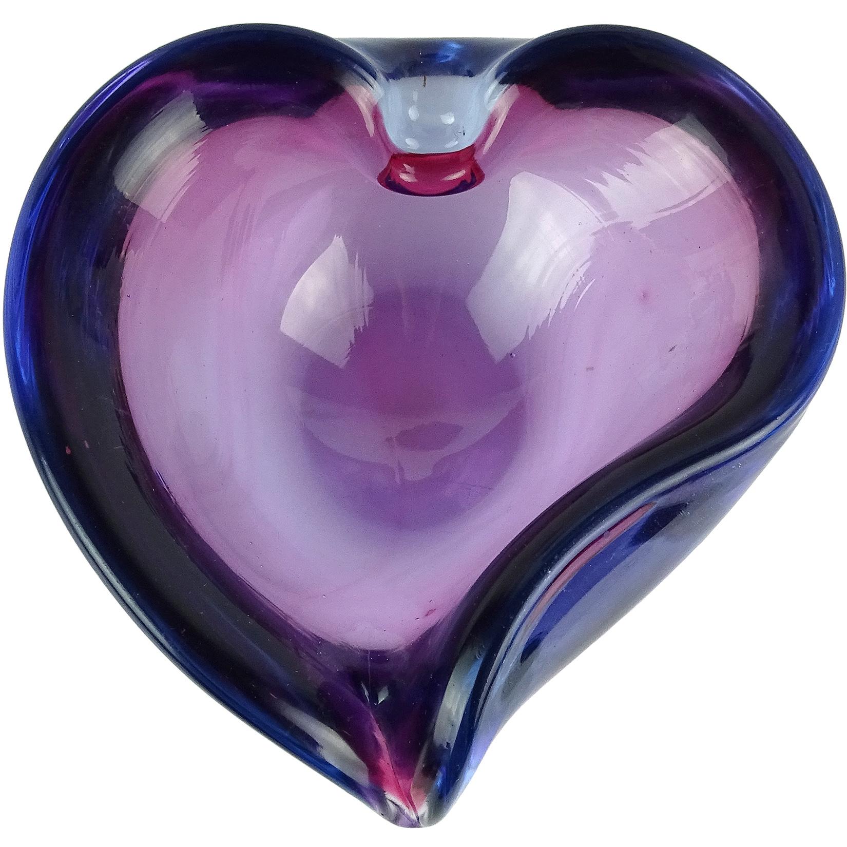 Beautiful vintage Murano hand blown Sommerso purple and blue Italian art glass Valentine's heart shaped bowl, trinket / ring dish. Documented to Alfredo Barbini, circa 1950-1960. Very sleek lines and rich color. Would make a great display piece on