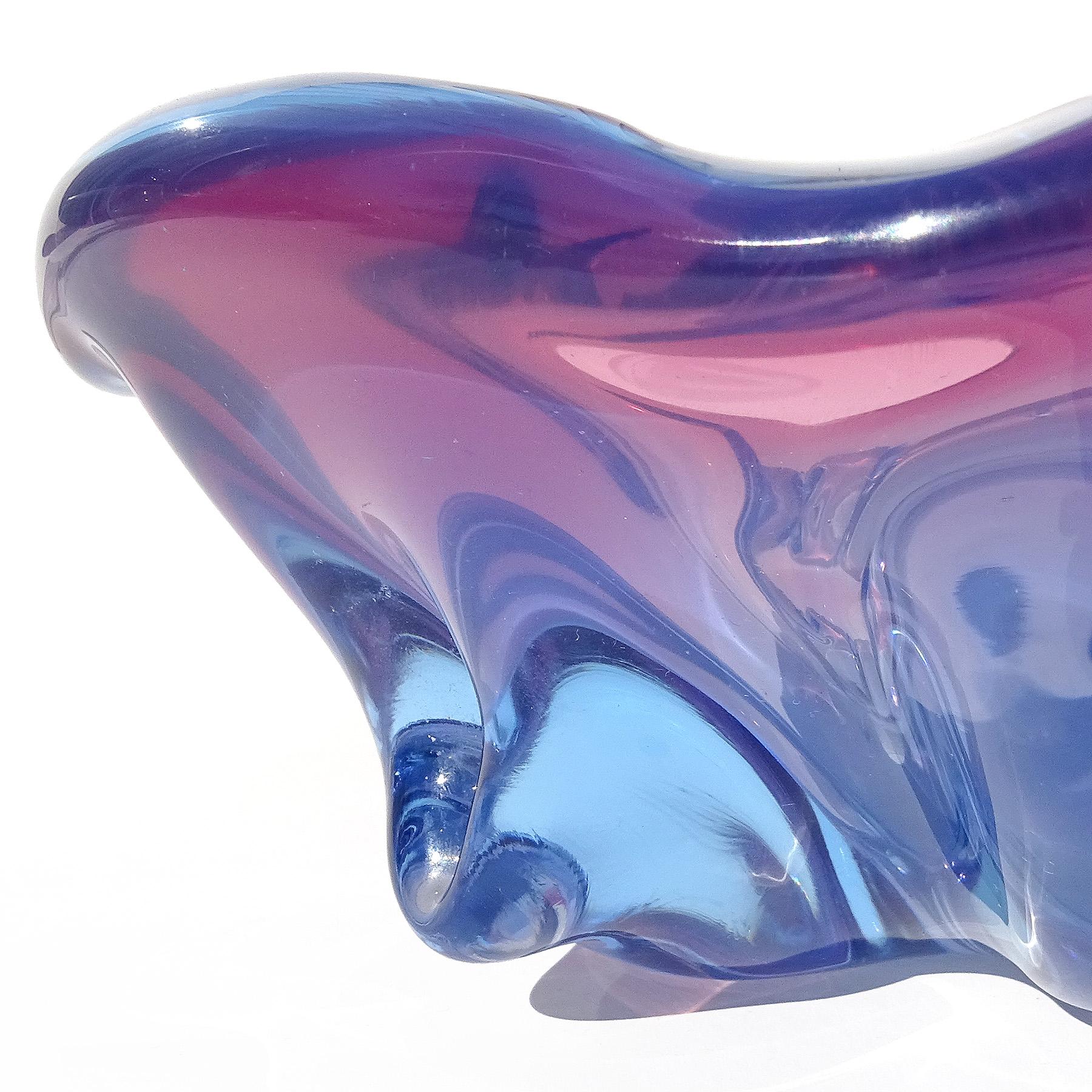 Mid-Century Modern Bol décoratif en verre d'art italien Sommerso de Murano en opale violette, rose et bleue de Barbini en vente