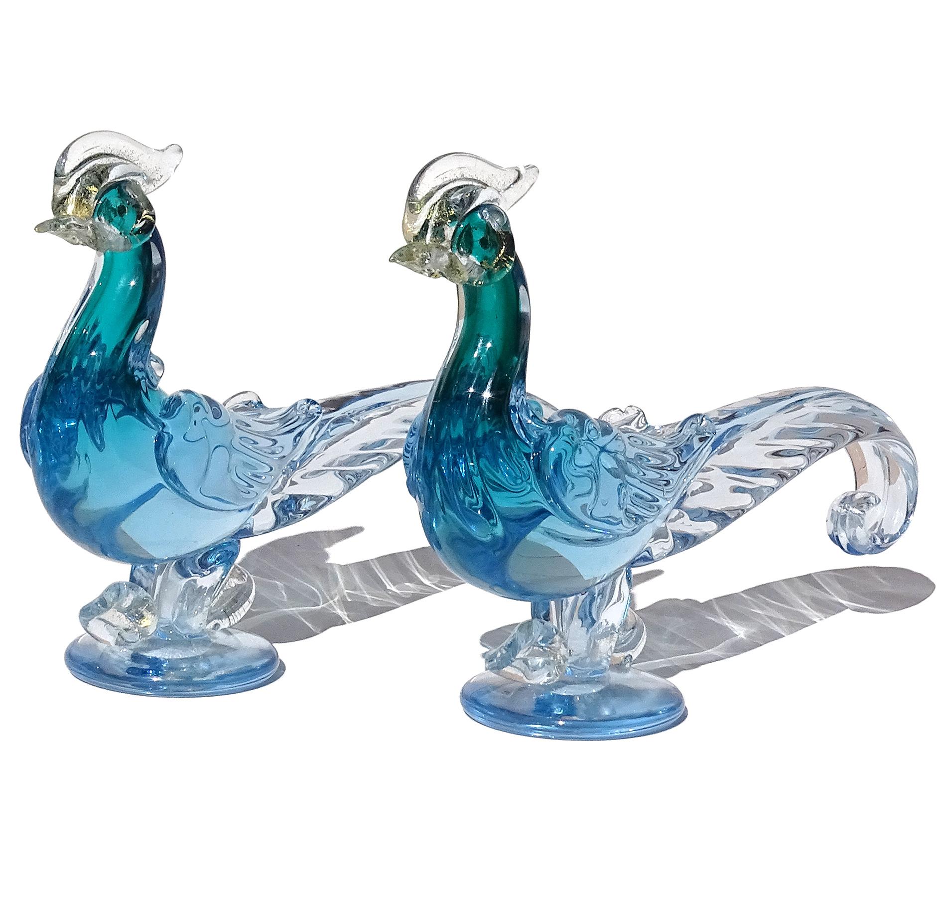 Schöne Vintage Murano mundgeblasen Sommerso teal bis hellblau und Goldflecken italienische Kunst Glas Fasan Vogel Skulpturen. Dokumentiert für den Designer Alfredo Barbini. Sie sind ein zusammengehöriges Paar, bestehend aus einem Männchen (langer