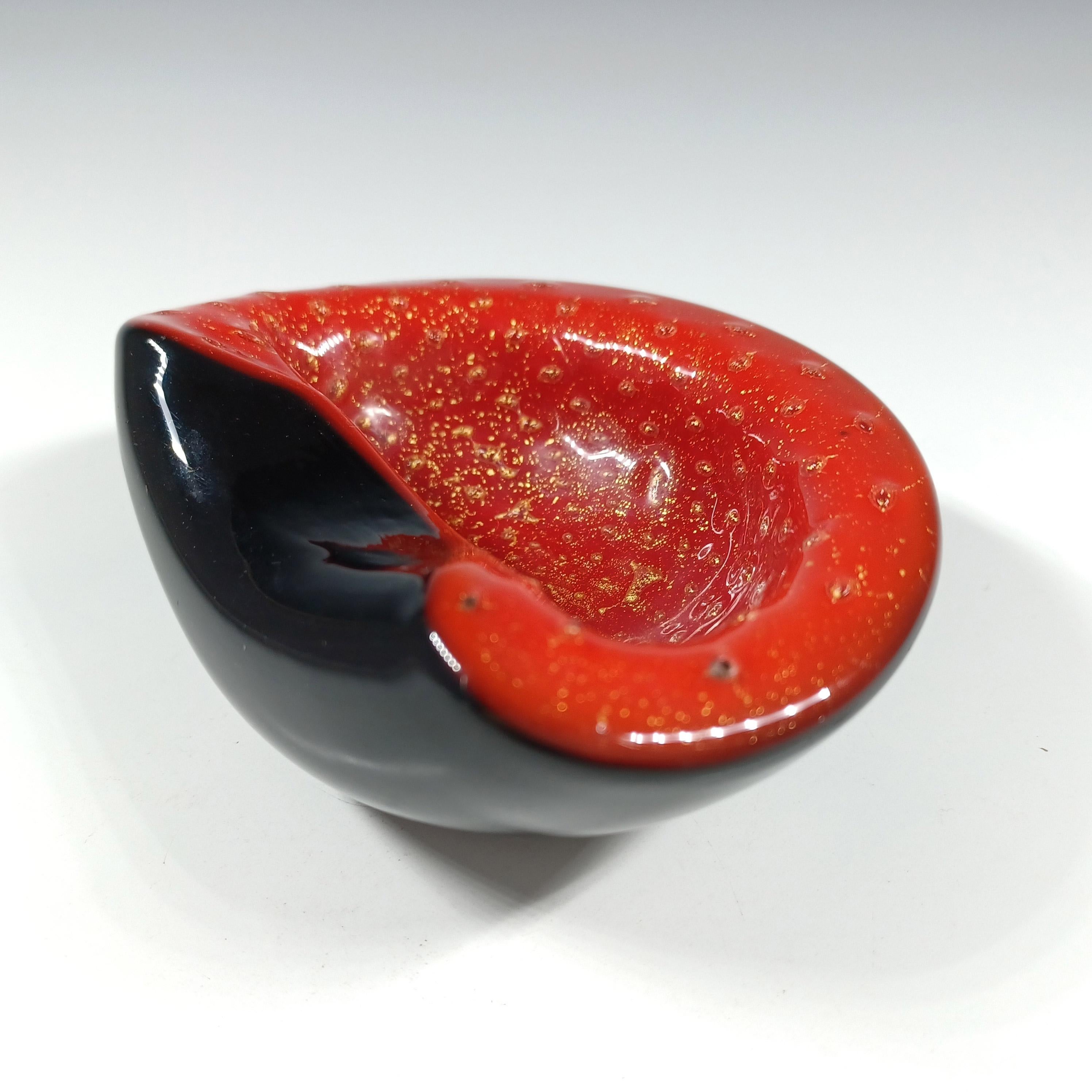 Barbini Murano Vintage Tazón de cristal rojo y negro Hoja de oro Vidrio en venta