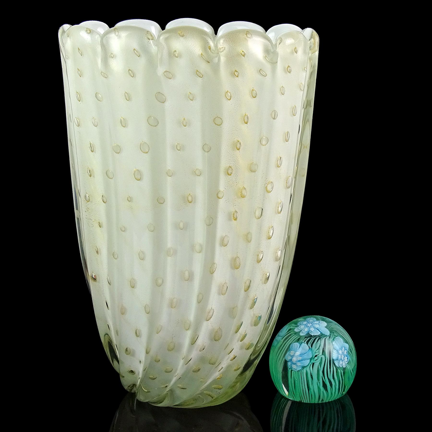 Beautiful and large, vintage Murano hand blown white, controlled bubbles and gold flecks Italian art glass swirling ribbed surface flower vase. Documented to designer Alfredo Barbini, circa 1950s (published in his catalogue). It has a scalloped oval