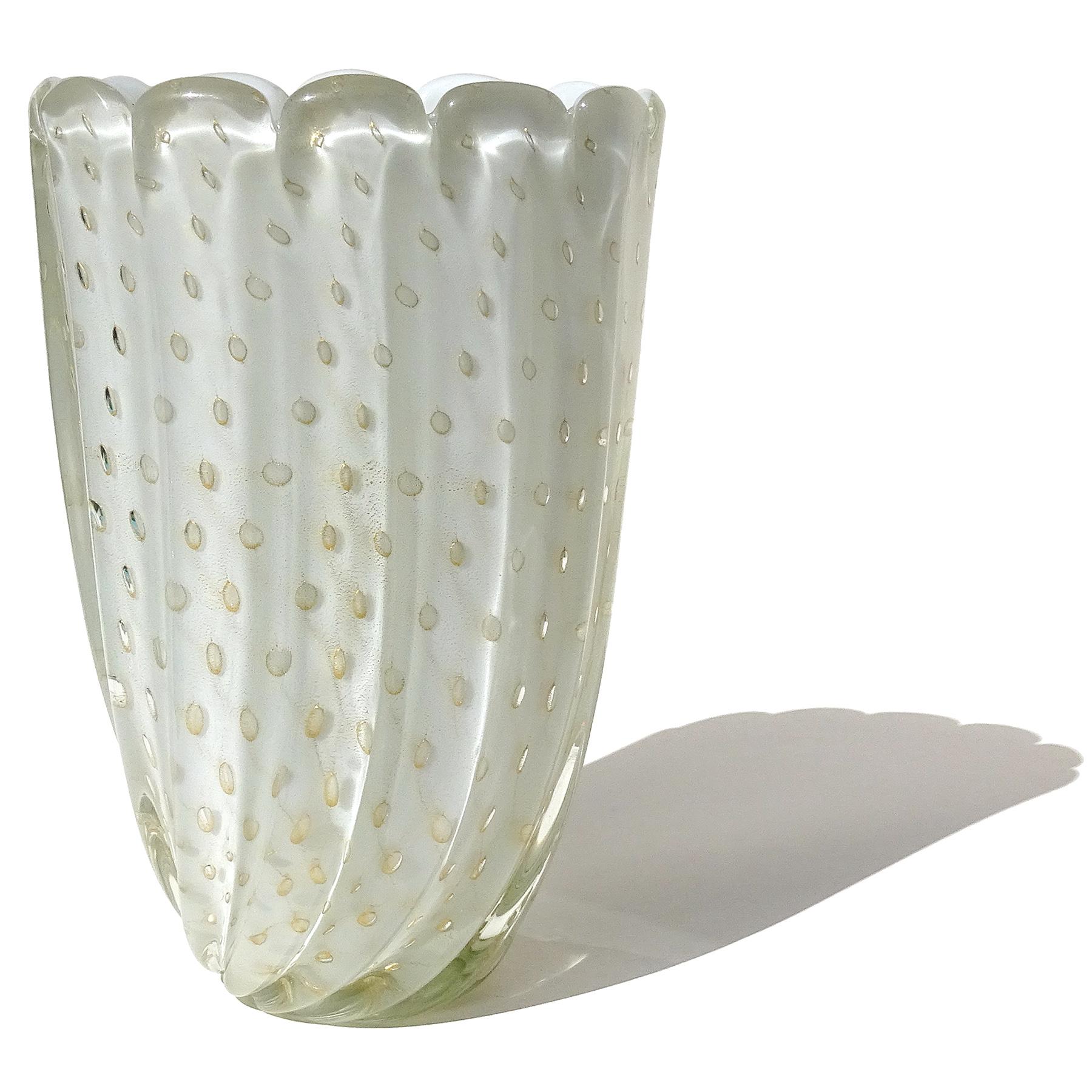 Hand-Crafted Barbini Murano Vintage White Gold Flecks Bubbles Italian Art Glass Flower Vase
