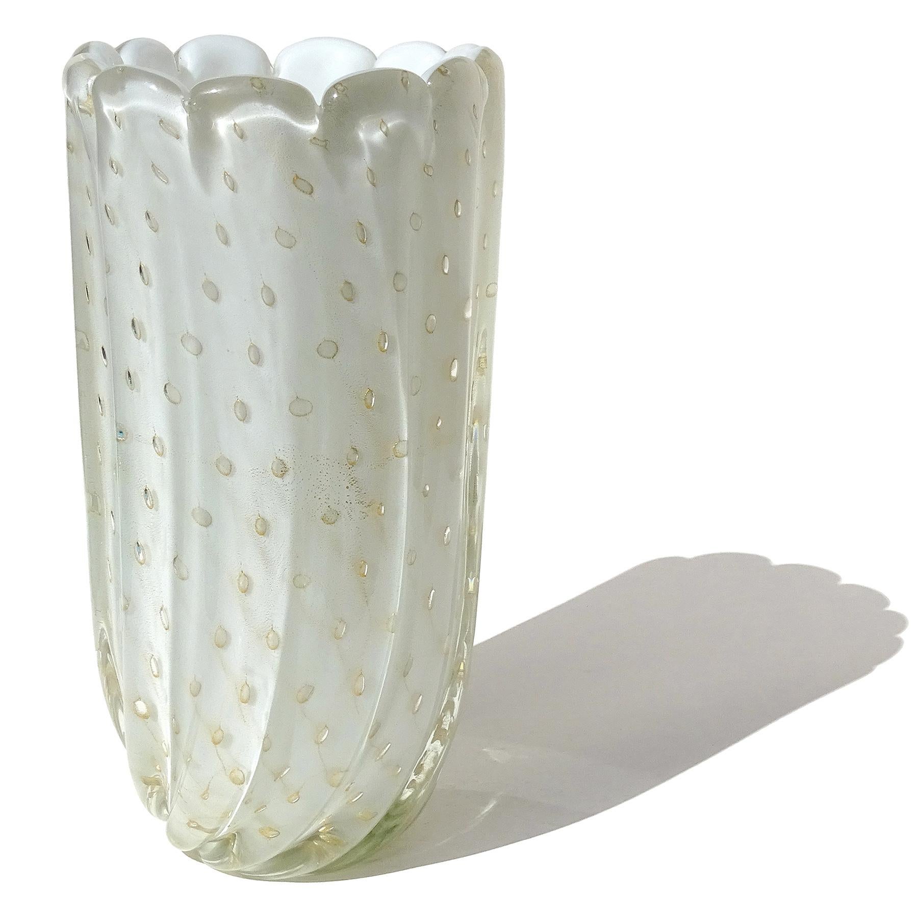 20th Century Barbini Murano Vintage White Gold Flecks Bubbles Italian Art Glass Flower Vase