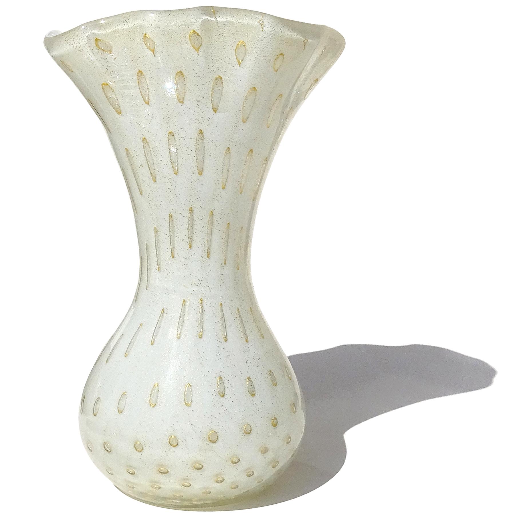Beautiful vintage Murano hand blown white, controlled bubbles and gold flecks Italian art glass fan shaped rim flower vase. Attributed to designer Alfredo Barbini, circa 1950-60s. The vase is made with a 