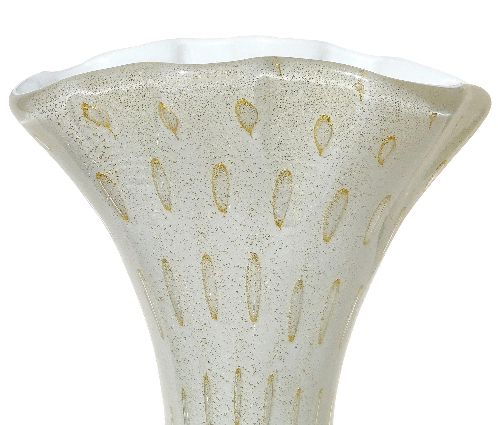 Hand-Crafted Barbini Murano Vintage White Gold Flecks Italian Art Glass Fan Rim Flower Vase For Sale